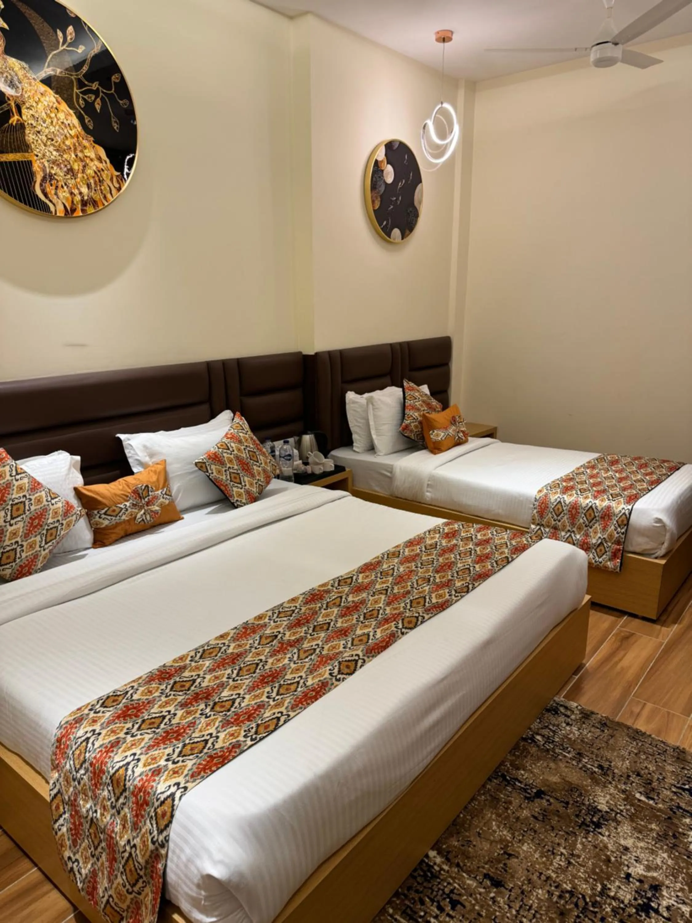 Bedroom, Bed in Hotel Heaven View - 50m From Golden Temple