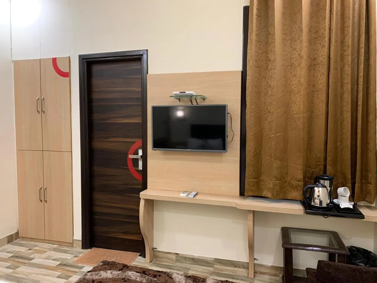 Photo of the whole room in Hotel Heaven View - 50m From Golden Temple