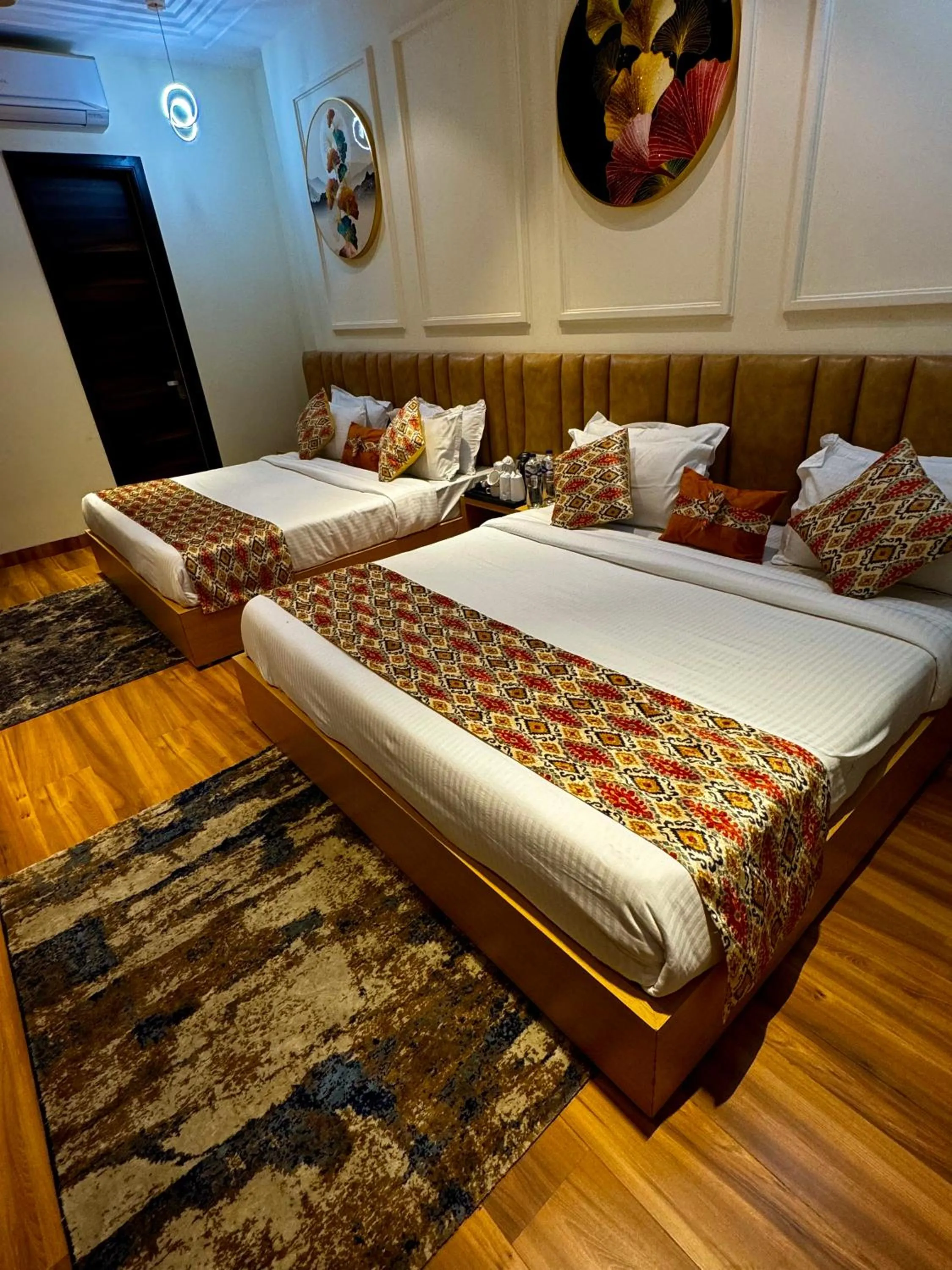 Photo of the whole room, Bed in Hotel Heaven View - 50m From Golden Temple