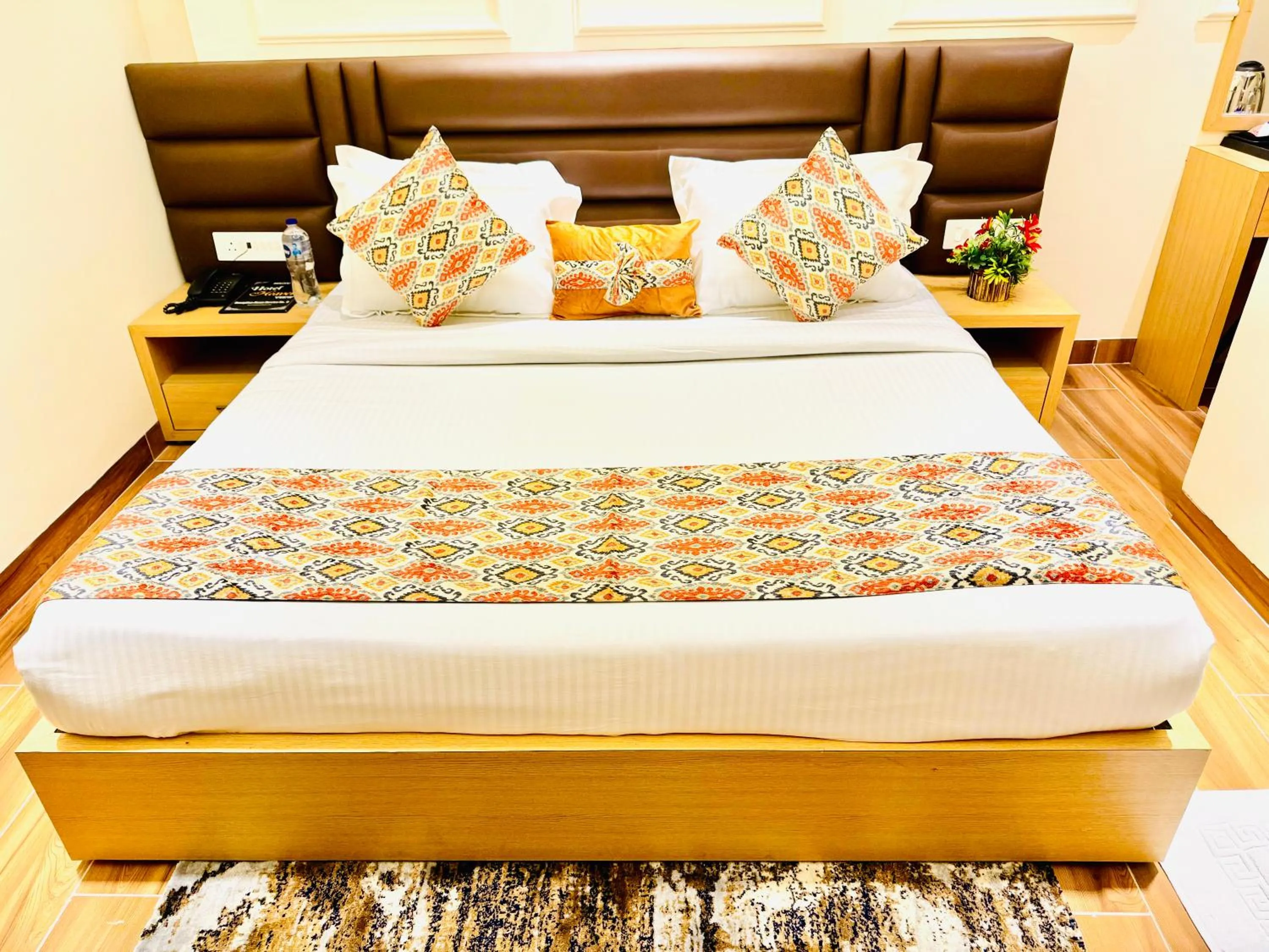 Bedroom, Bed in Hotel Heaven View - 50m From Golden Temple