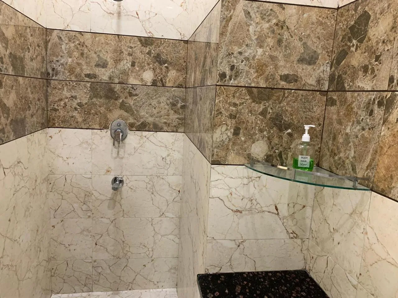 Shower in Hotel Heaven View - 50m From Golden Temple