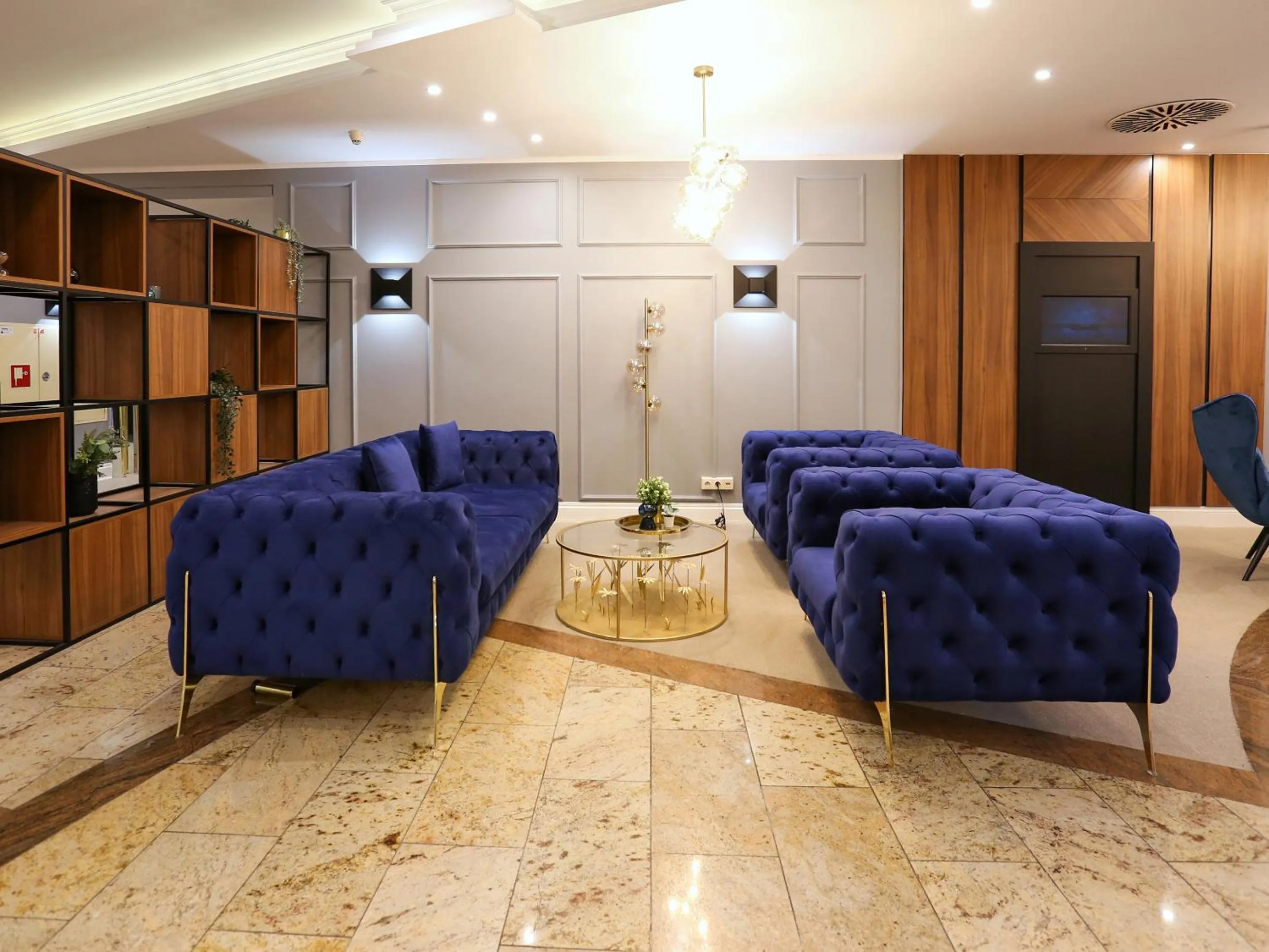 Lobby or reception in DORMERO Hotel Meerbusch