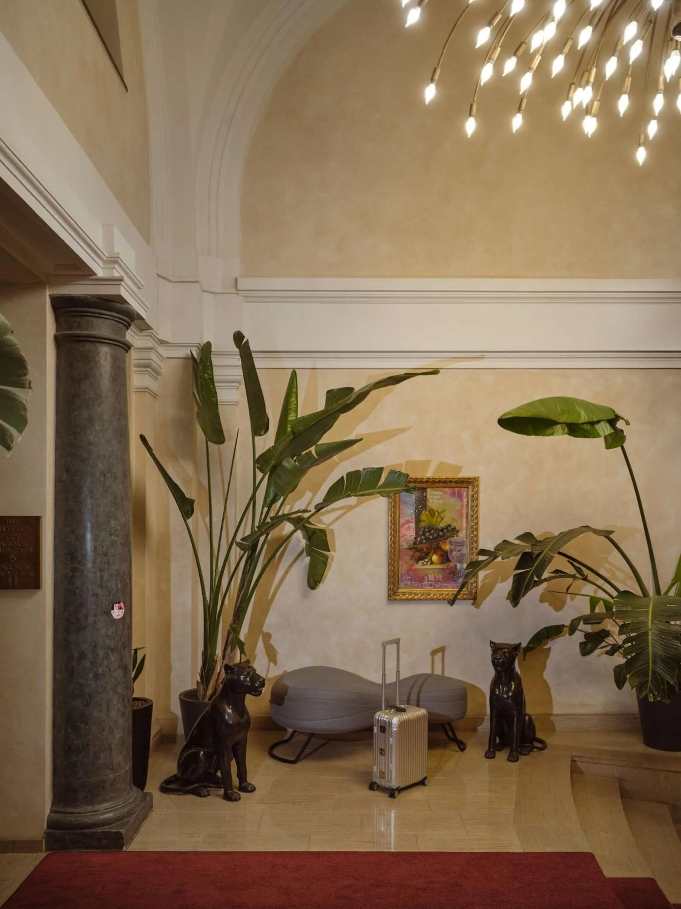 Lobby or reception in Metropolitan Hotel by Flemings