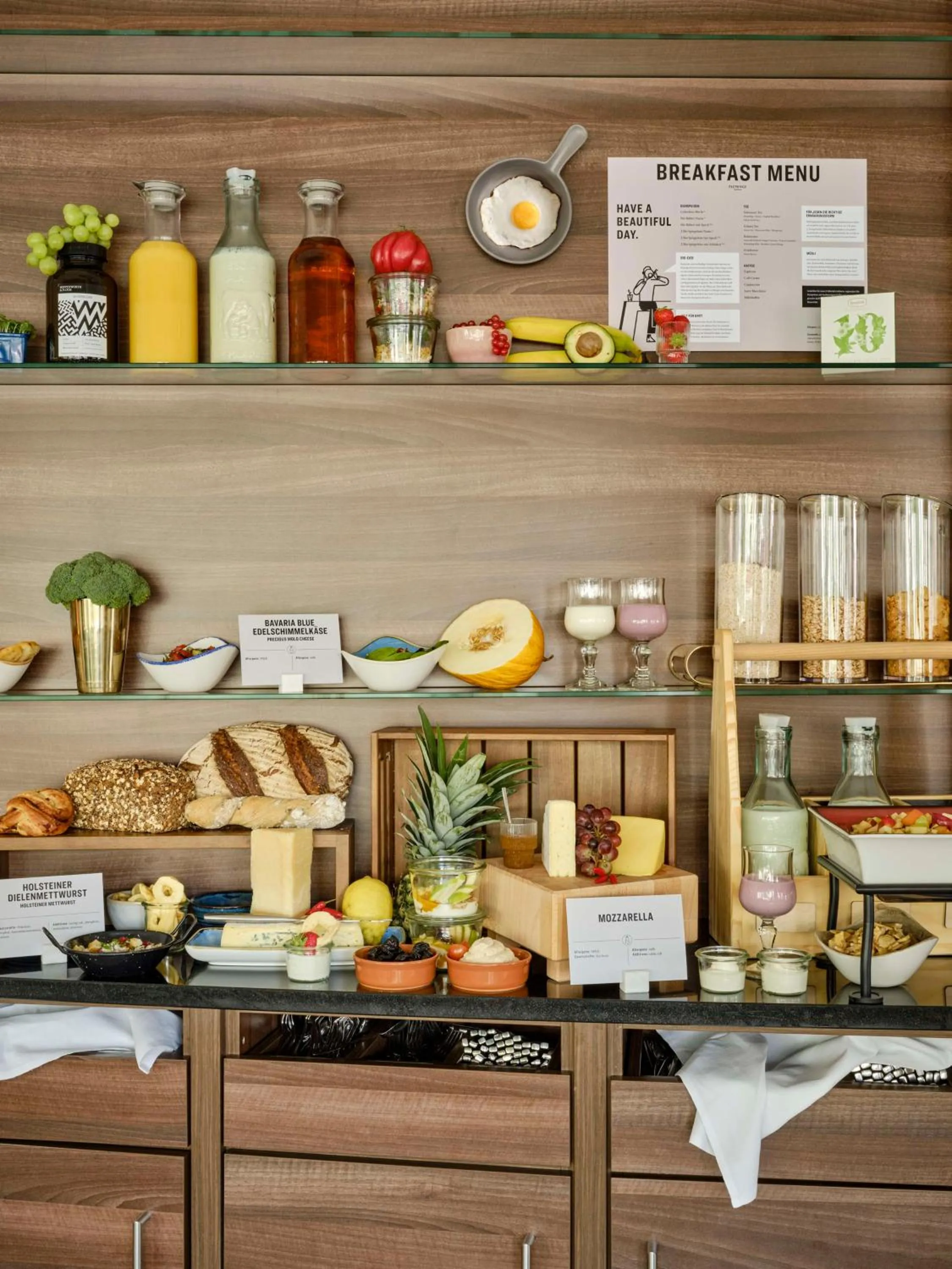 Food and drinks in Metropolitan Hotel by Flemings