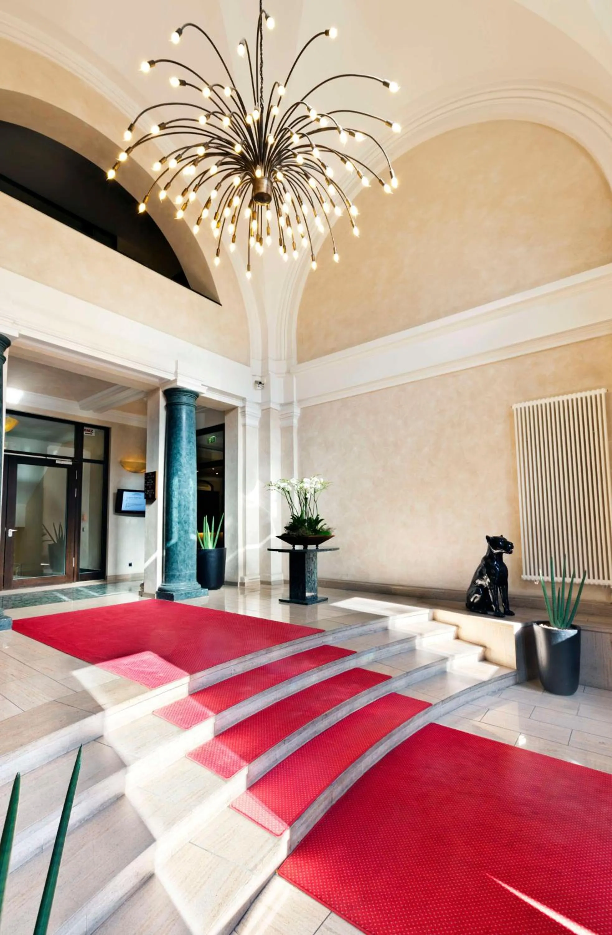 Facade/entrance in Metropolitan Hotel by Flemings
