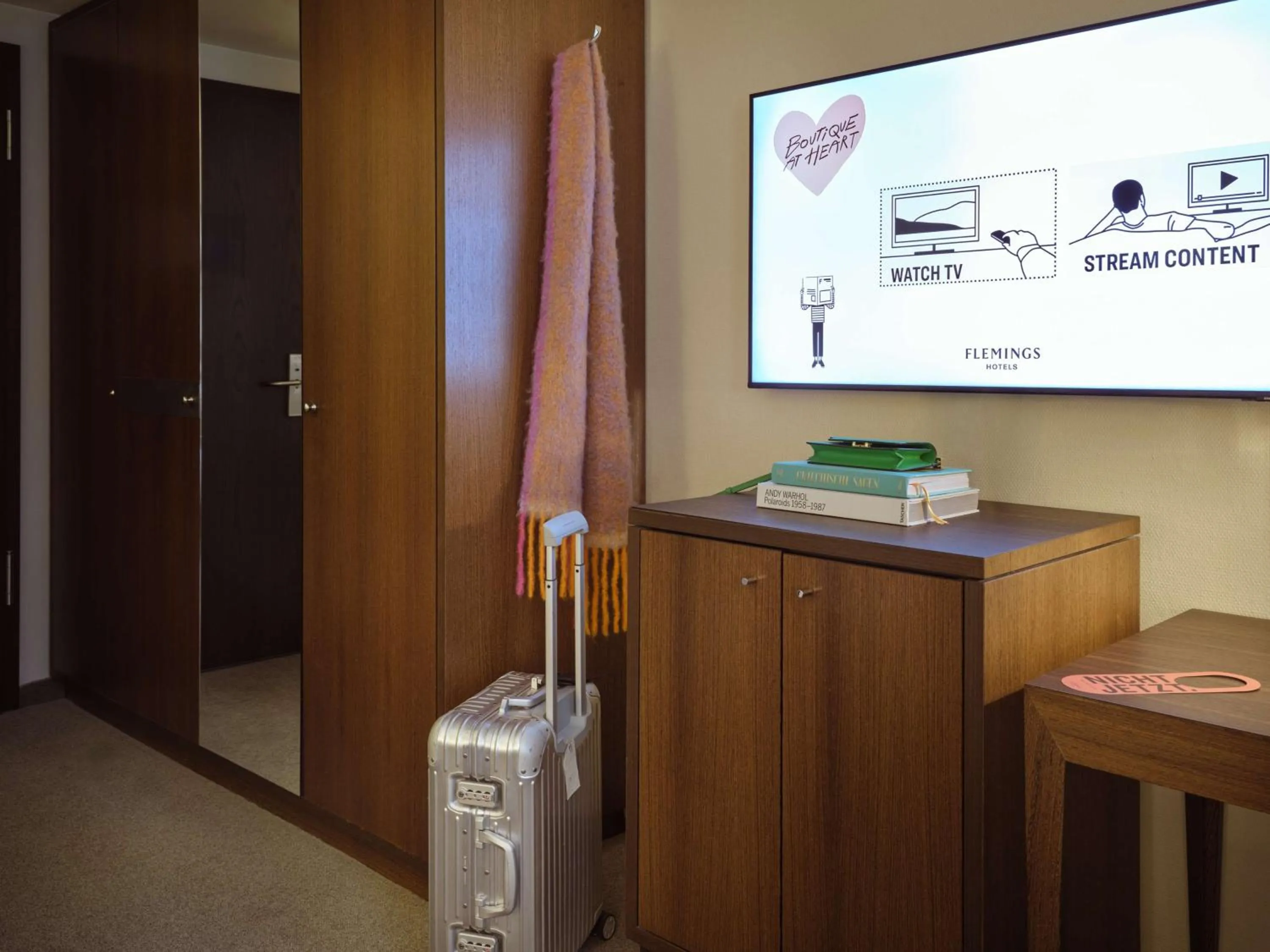 TV and multimedia in Metropolitan Hotel by Flemings