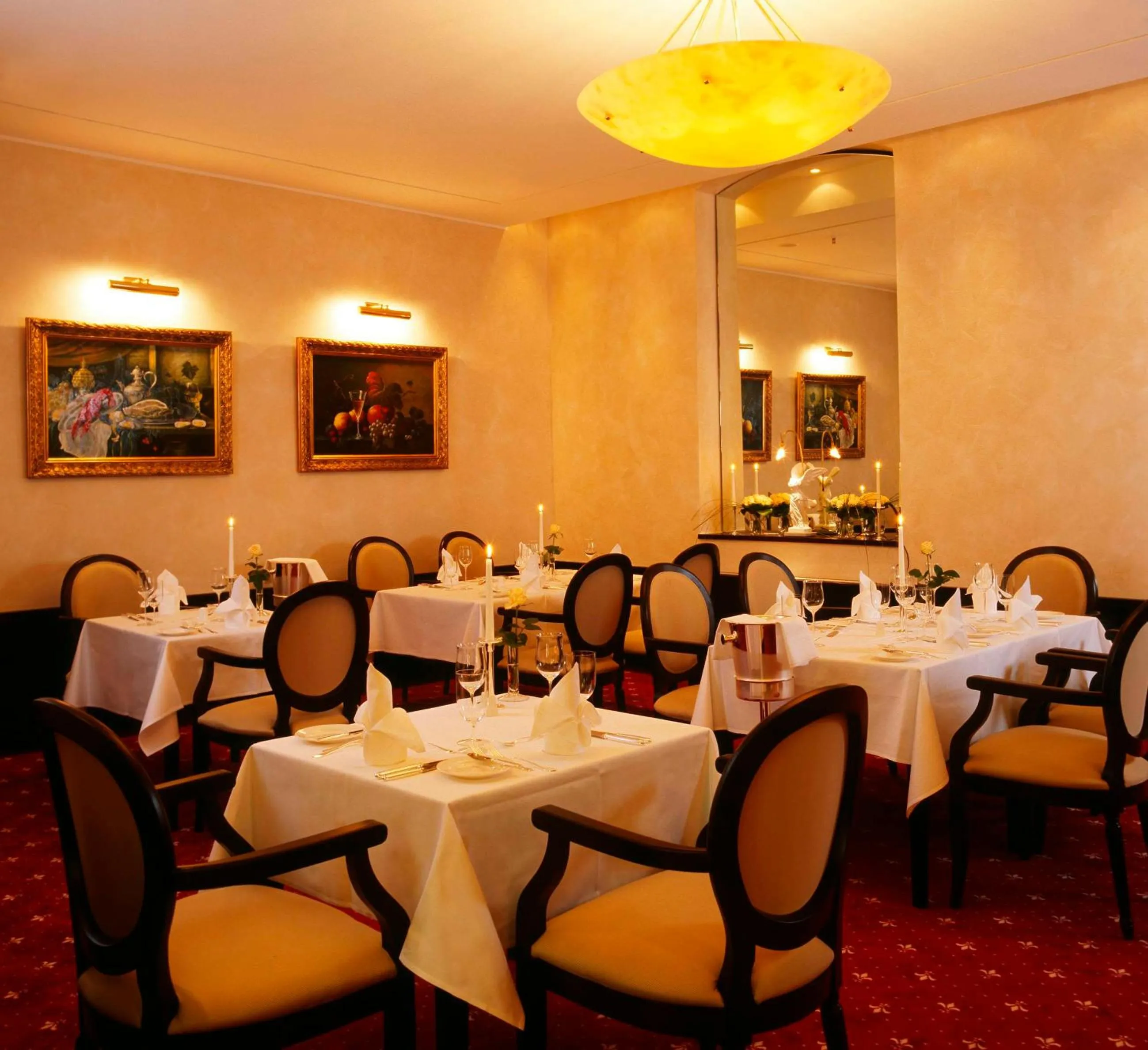 Restaurant/places to eat in Metropolitan Hotel by Flemings