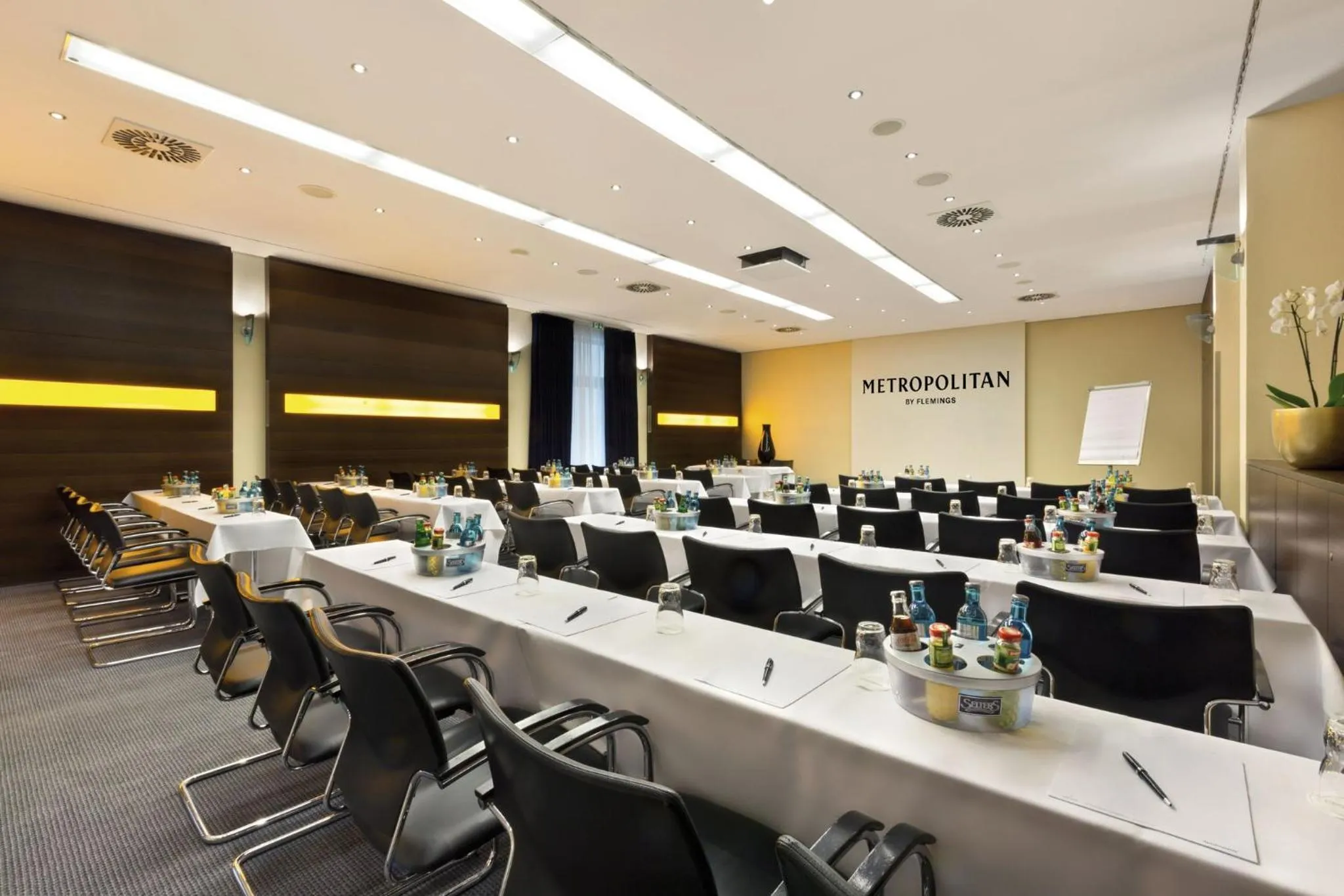 Meeting/conference room in Metropolitan Hotel by Flemings
