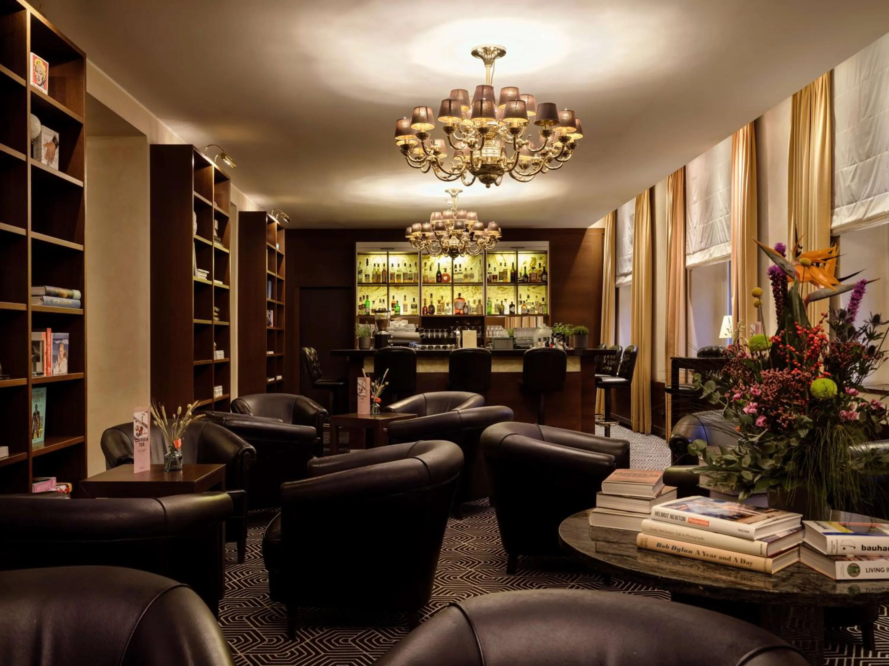 Lounge or bar in Metropolitan Hotel by Flemings