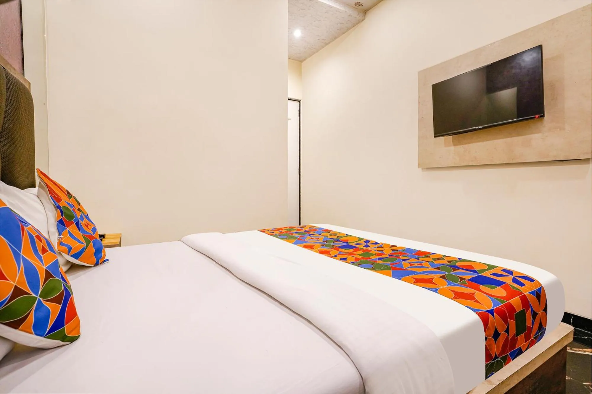 Bed in FabHotel The United - Nr Mumbai International Airport