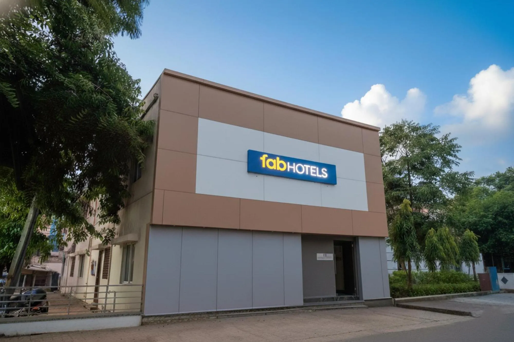 Property building in FabHotel The United - Nr Mumbai International Airport