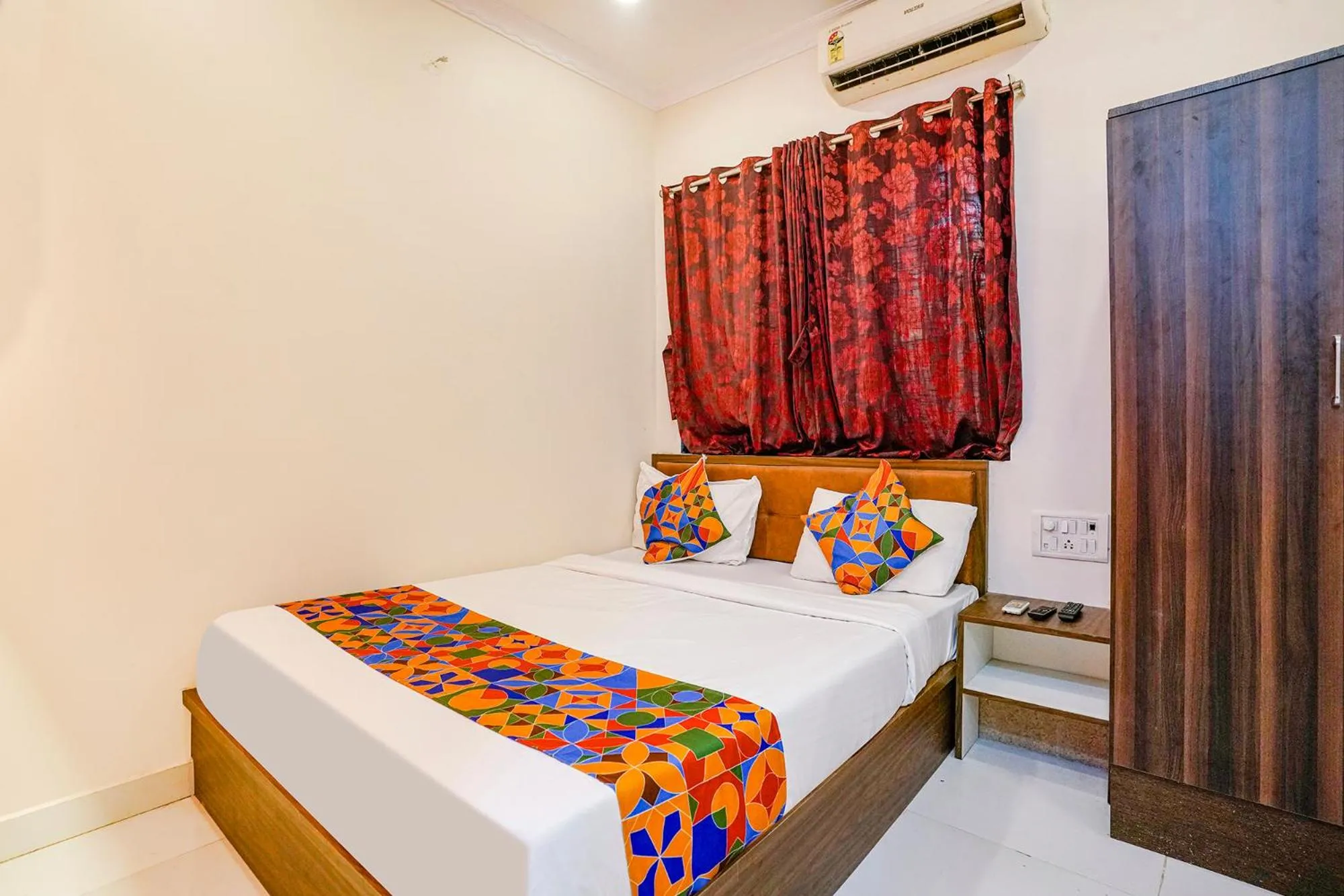 Bed in FabHotel The United - Nr Mumbai International Airport