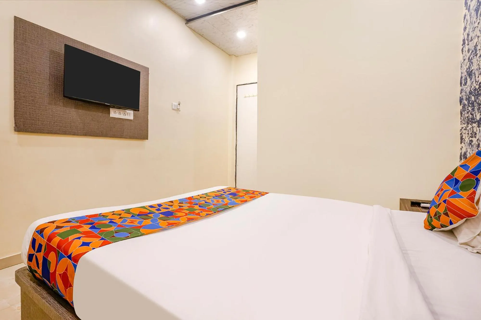 Bed in FabHotel The United - Nr Mumbai International Airport