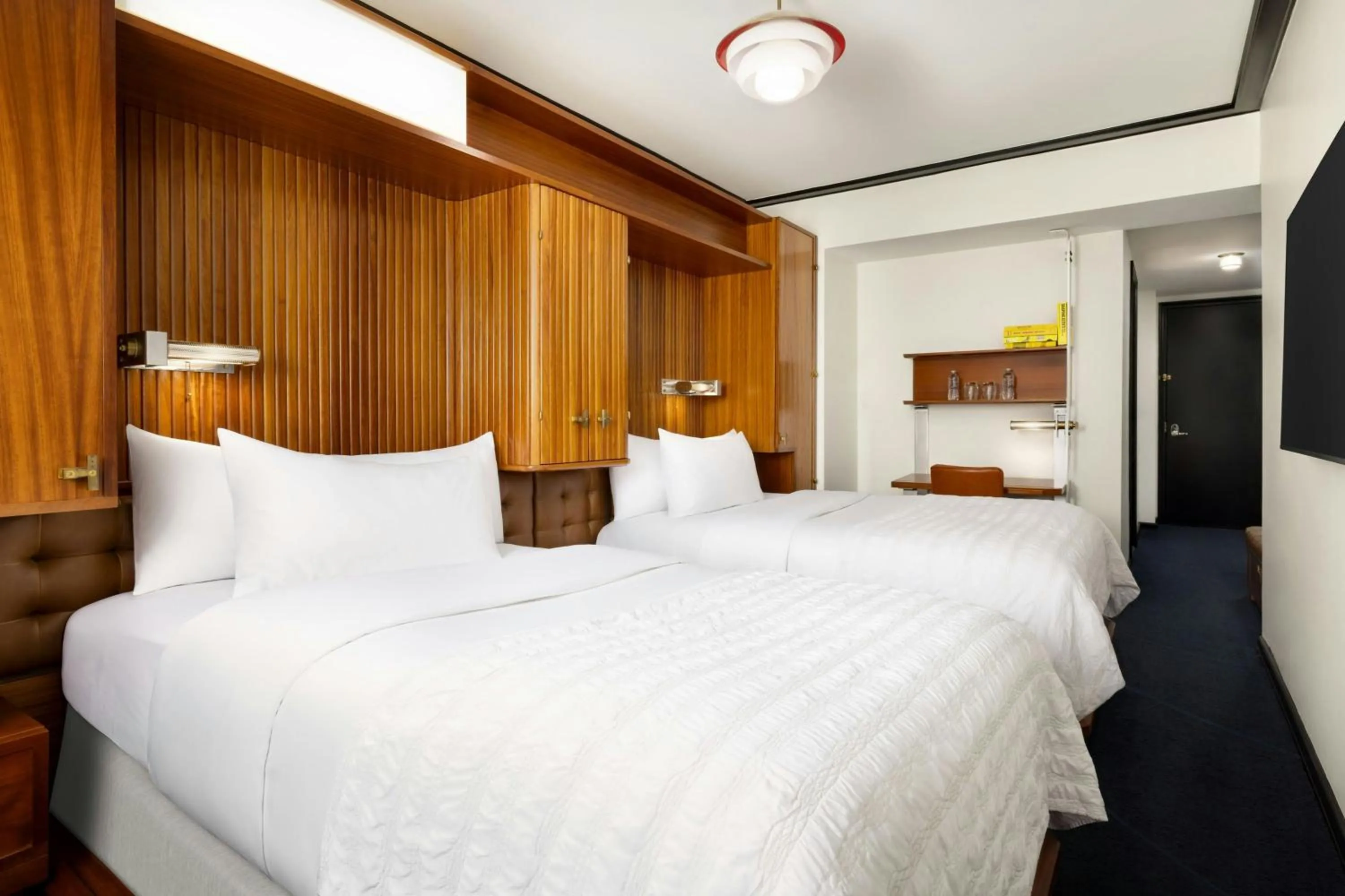 Photo of the whole room, Bed in Le Meridien New York, Central Park