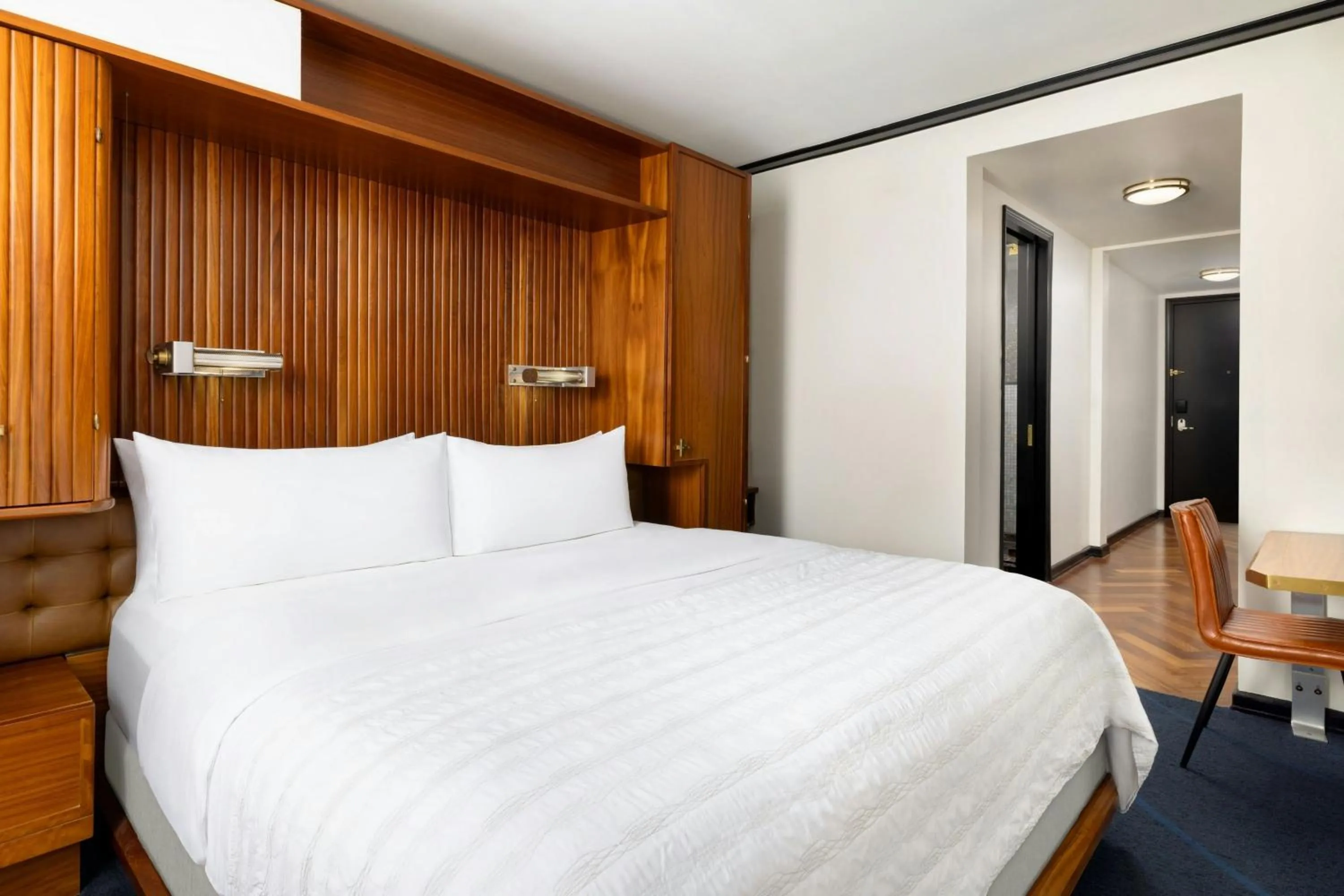 Photo of the whole room, Bed in Le Meridien New York, Central Park