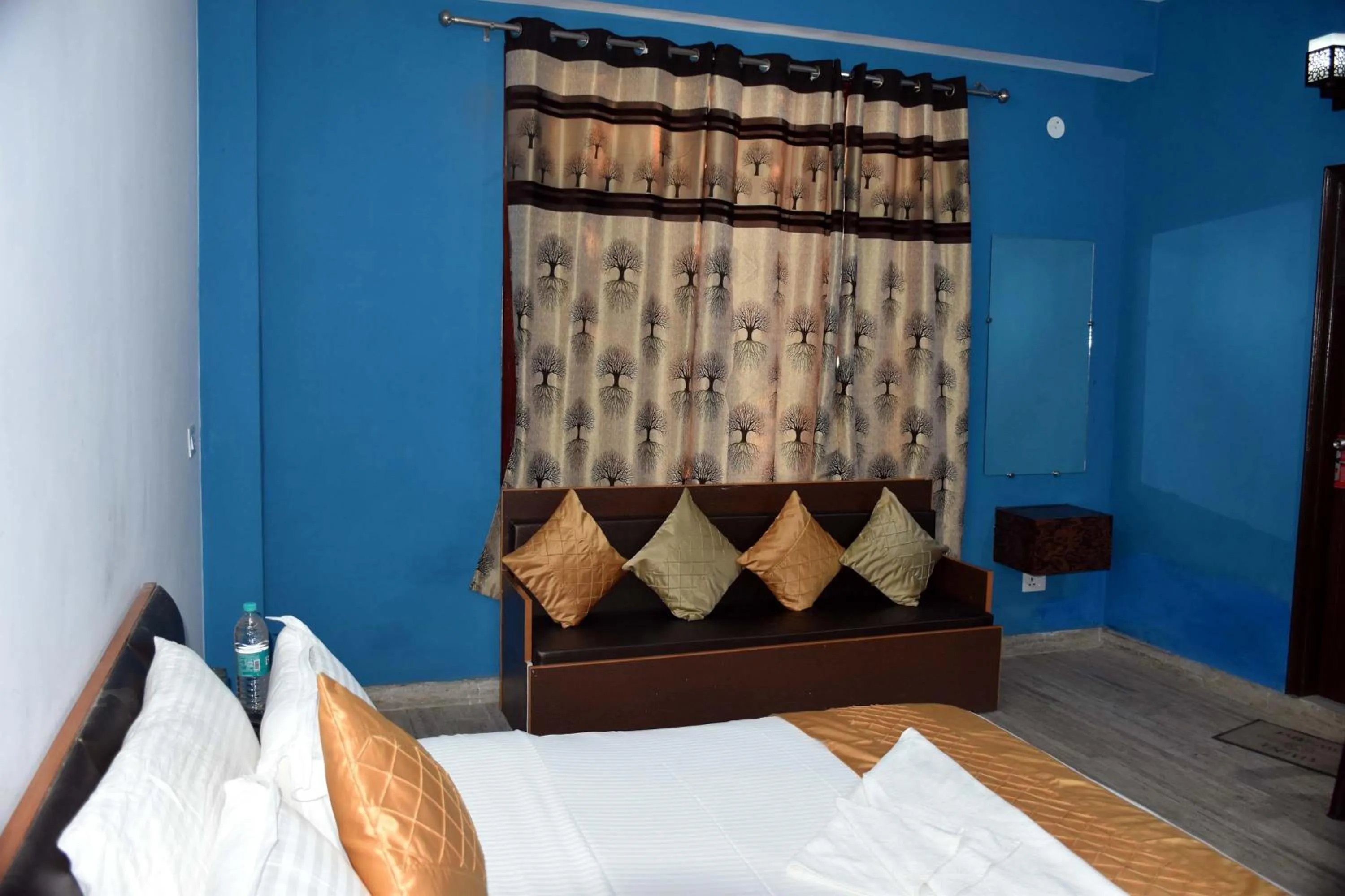 Bedroom in Whistling Alpines