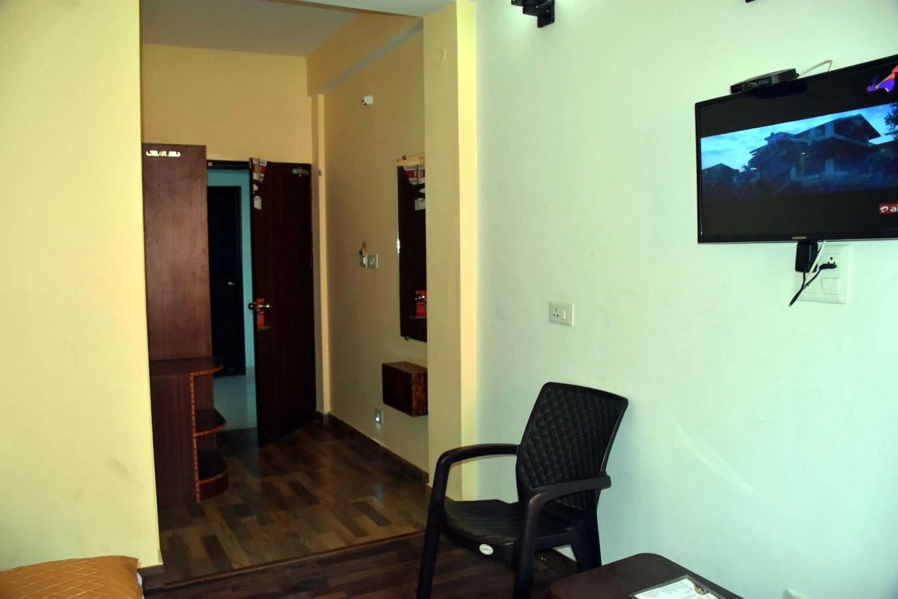 Communal lounge/ TV room in Whistling Alpines