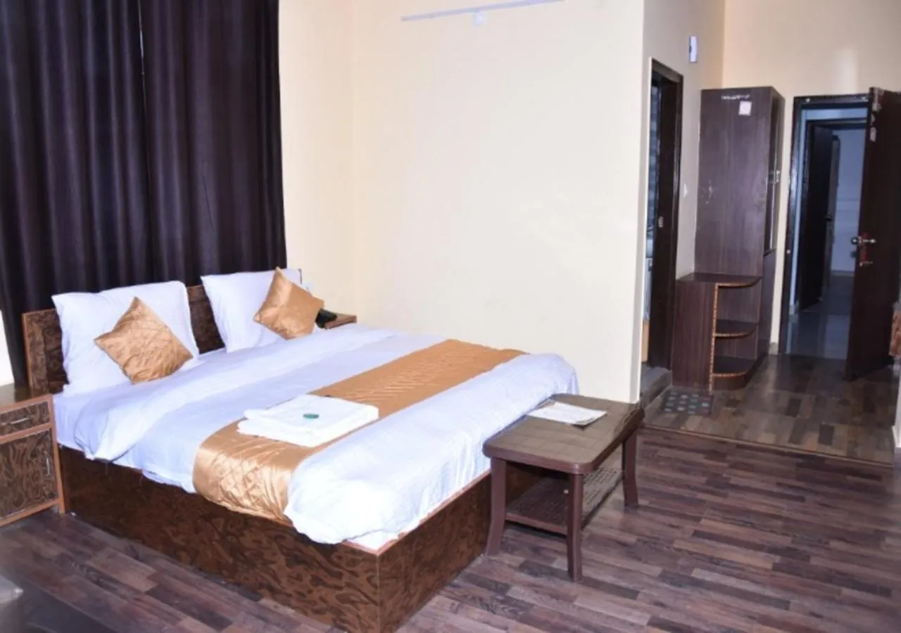 Bedroom in Whistling Alpines