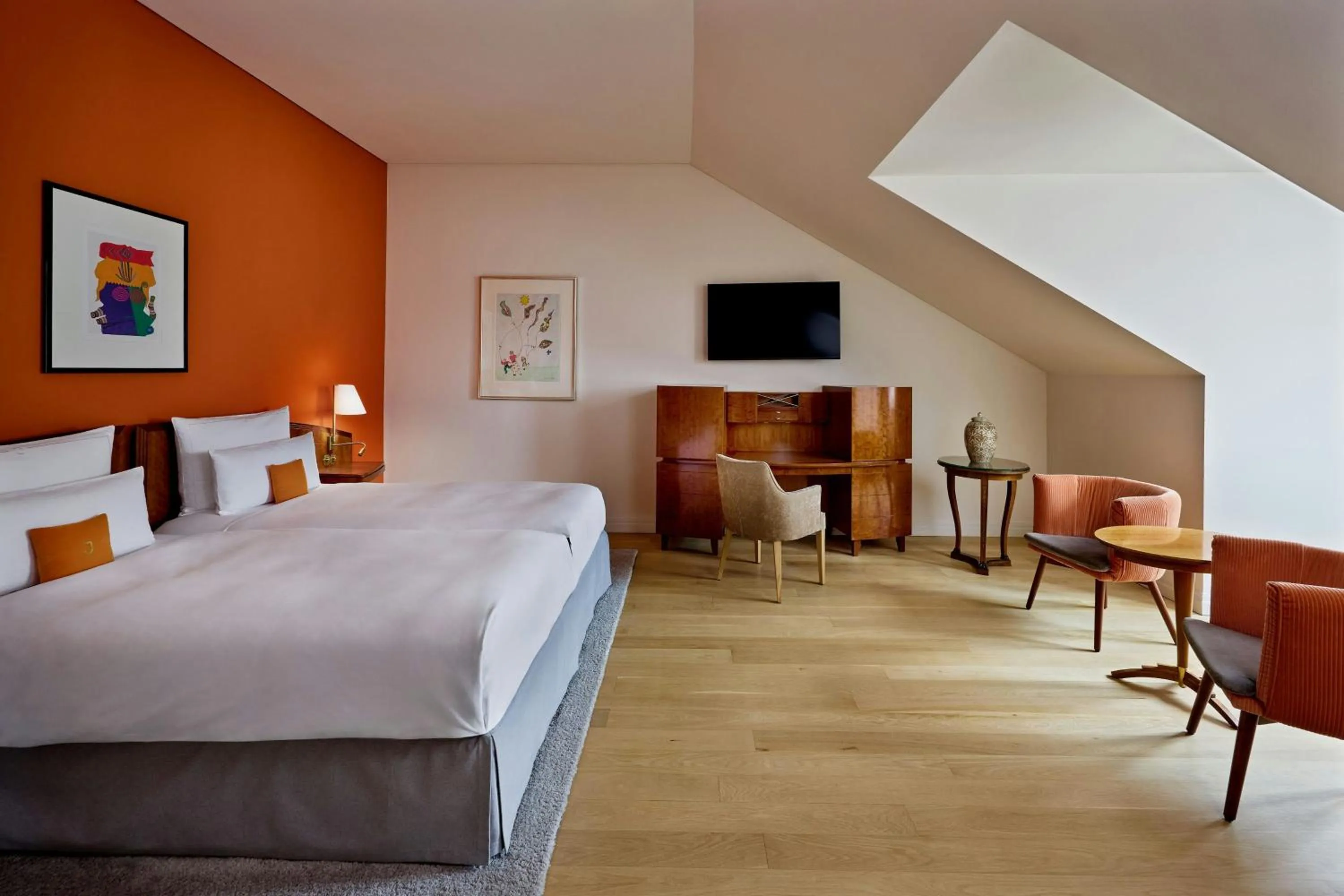 Photo of the whole room, Bed in Louis C Jacob, Hamburg, Autograph Collection