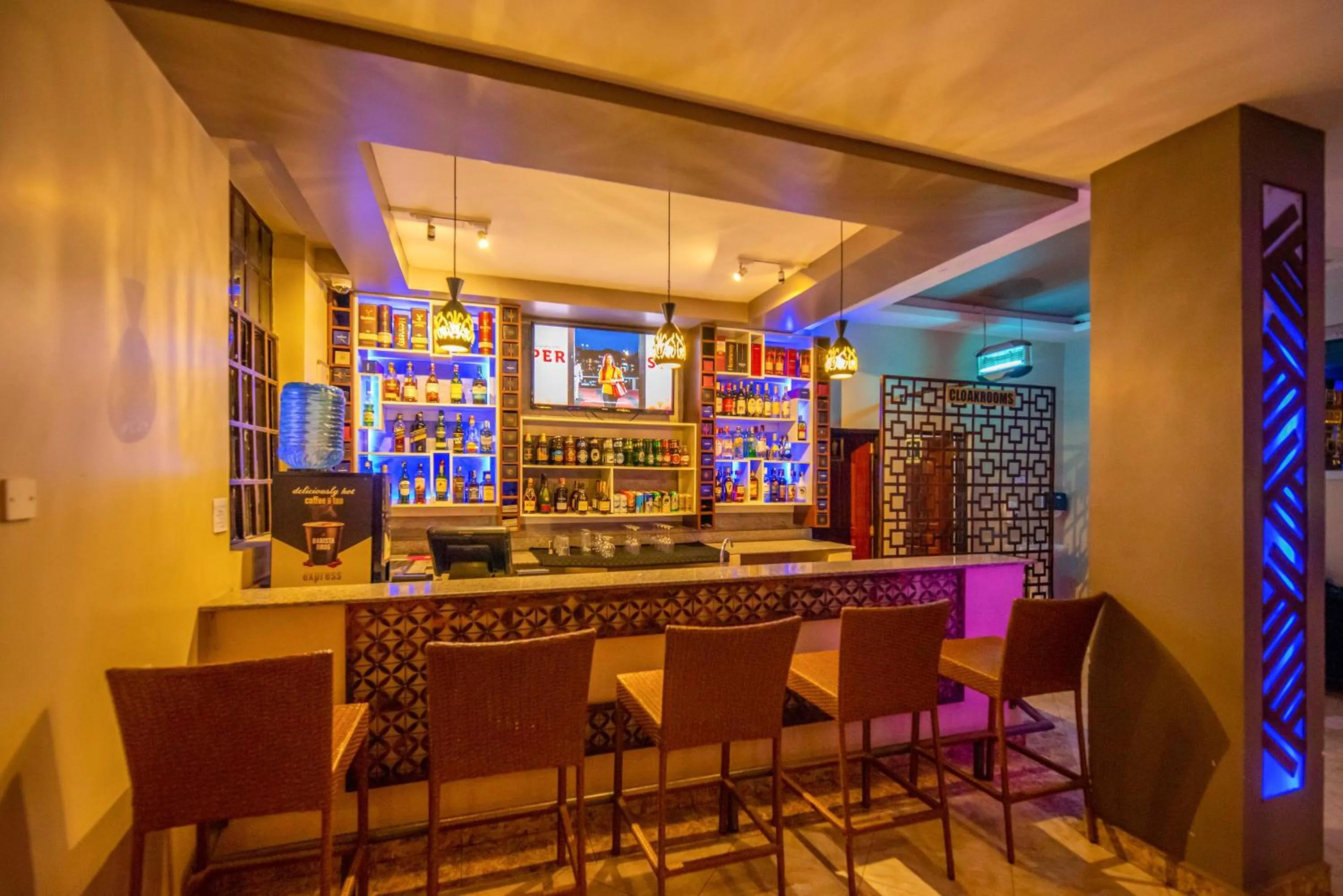 Lounge or bar in Kings Premier Inn