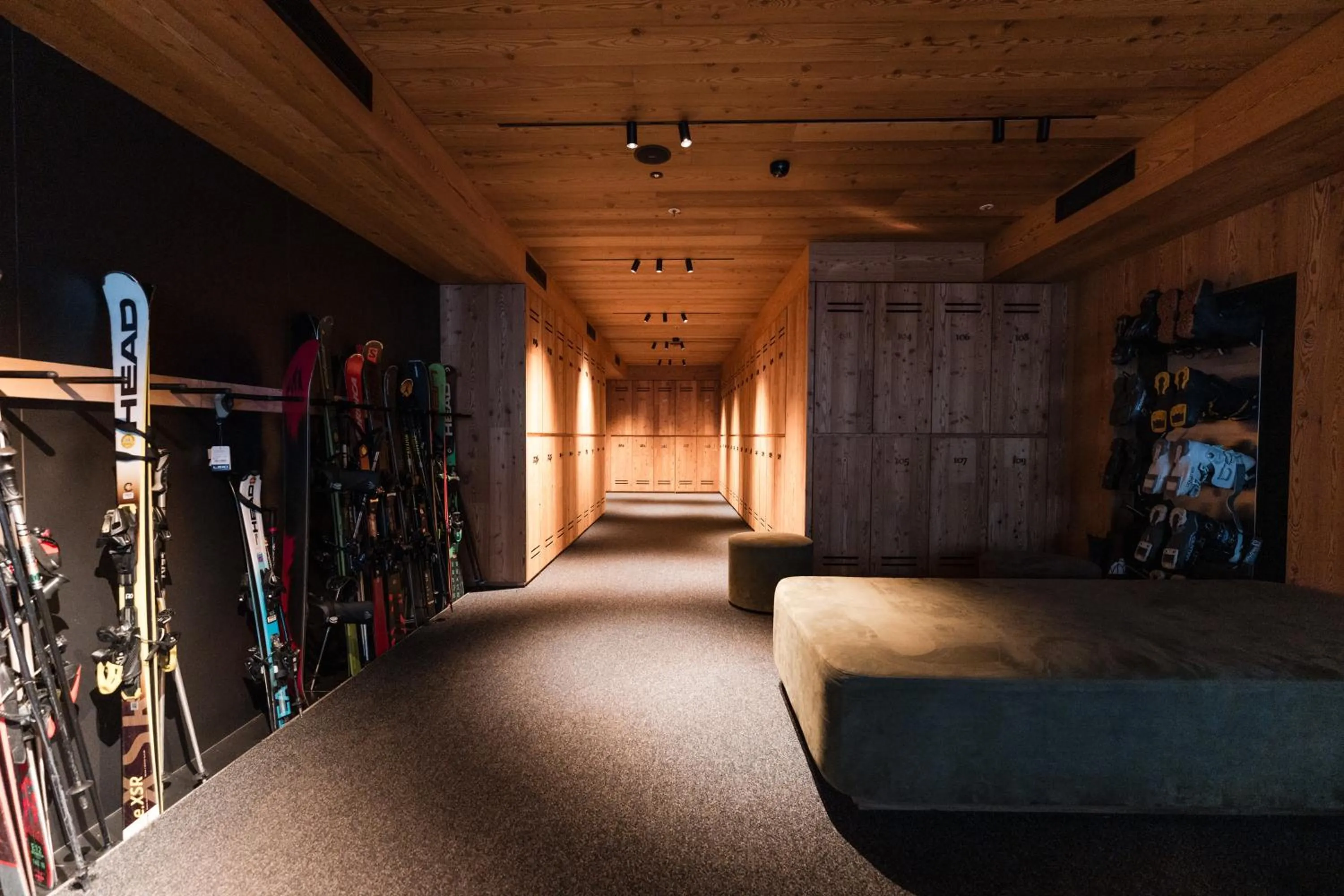 Skiing in Hotel al Piolet