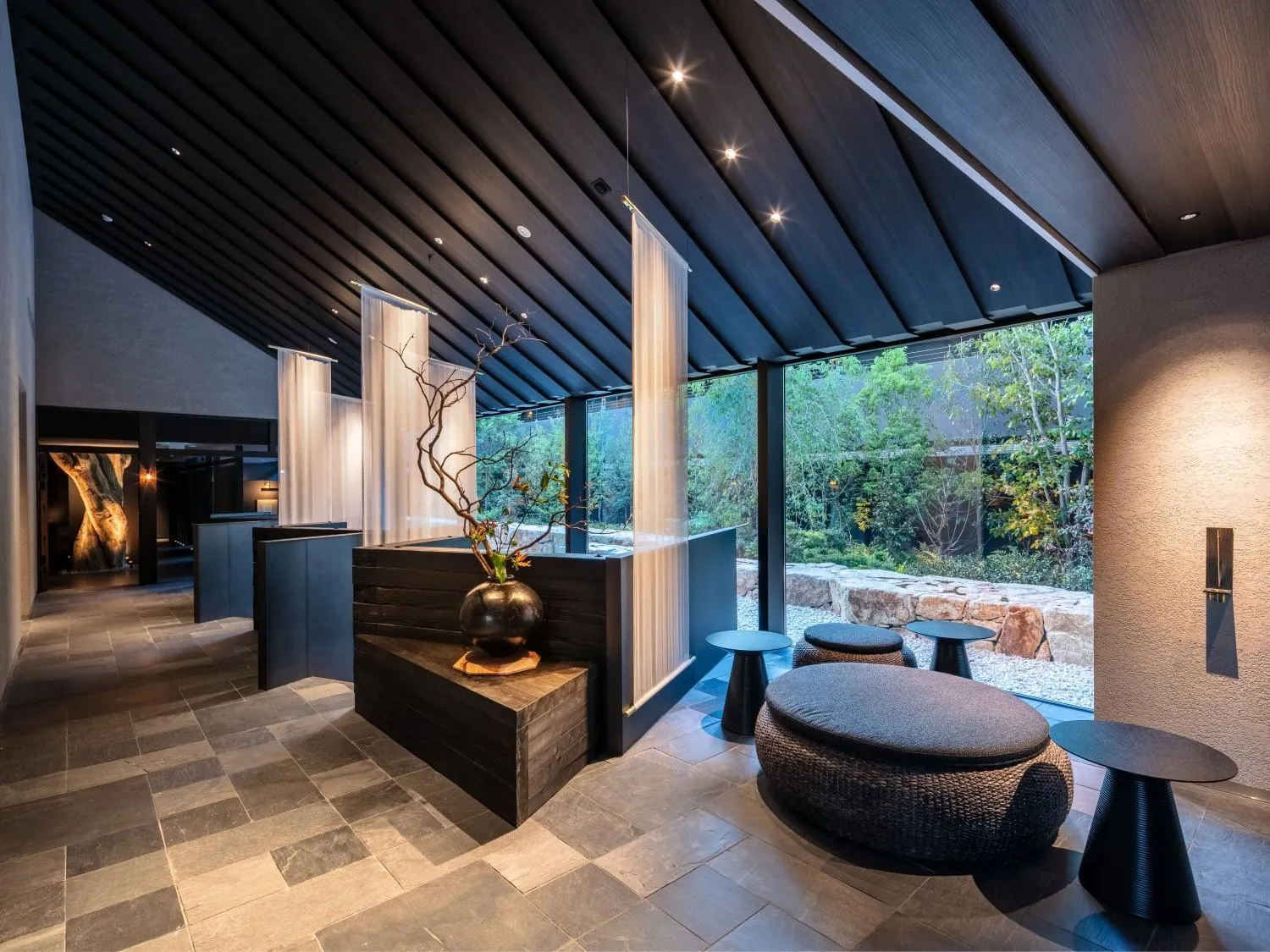 Lobby or reception in Fufu Nara