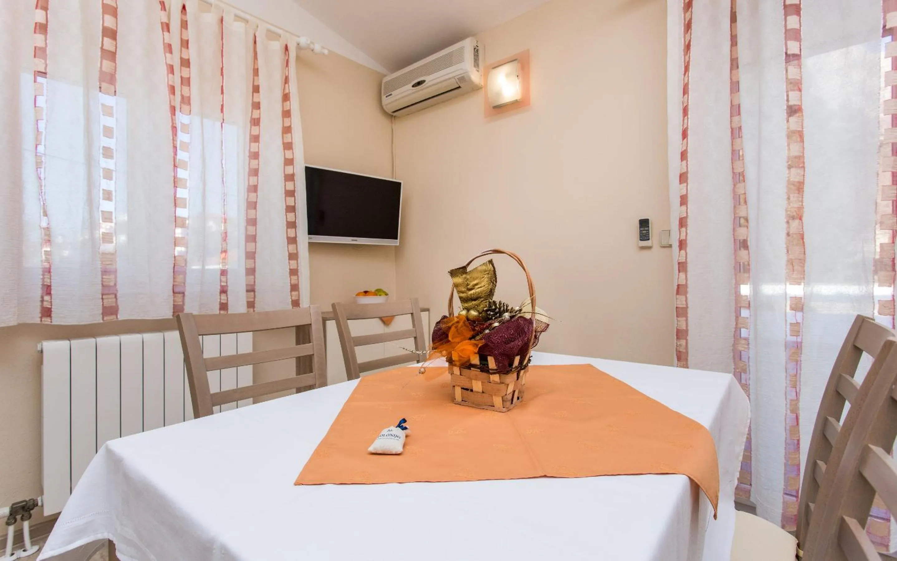 Dining area in Apartments Polonijo
