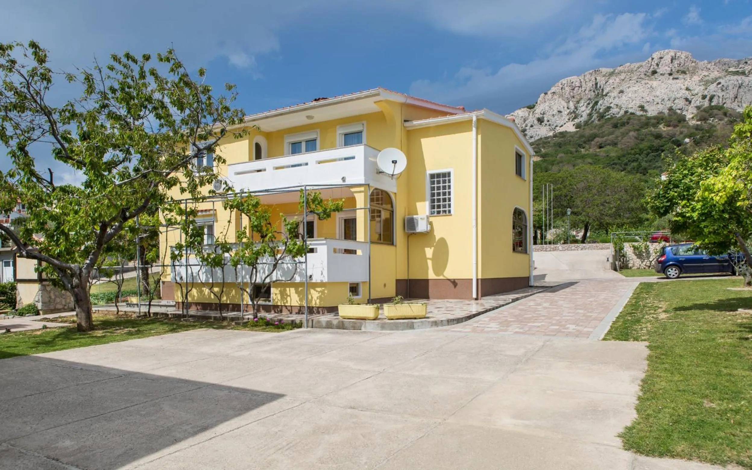 Property building in Apartments Polonijo