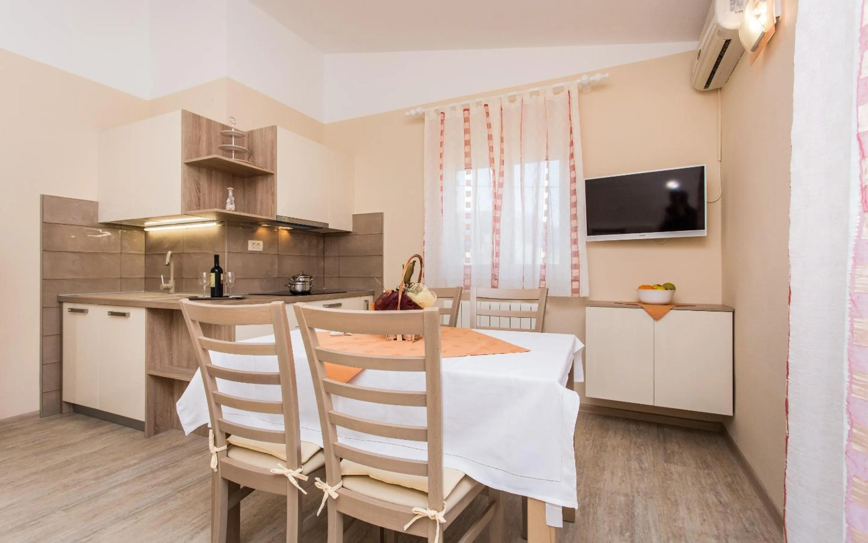 Dining area in Apartments Polonijo