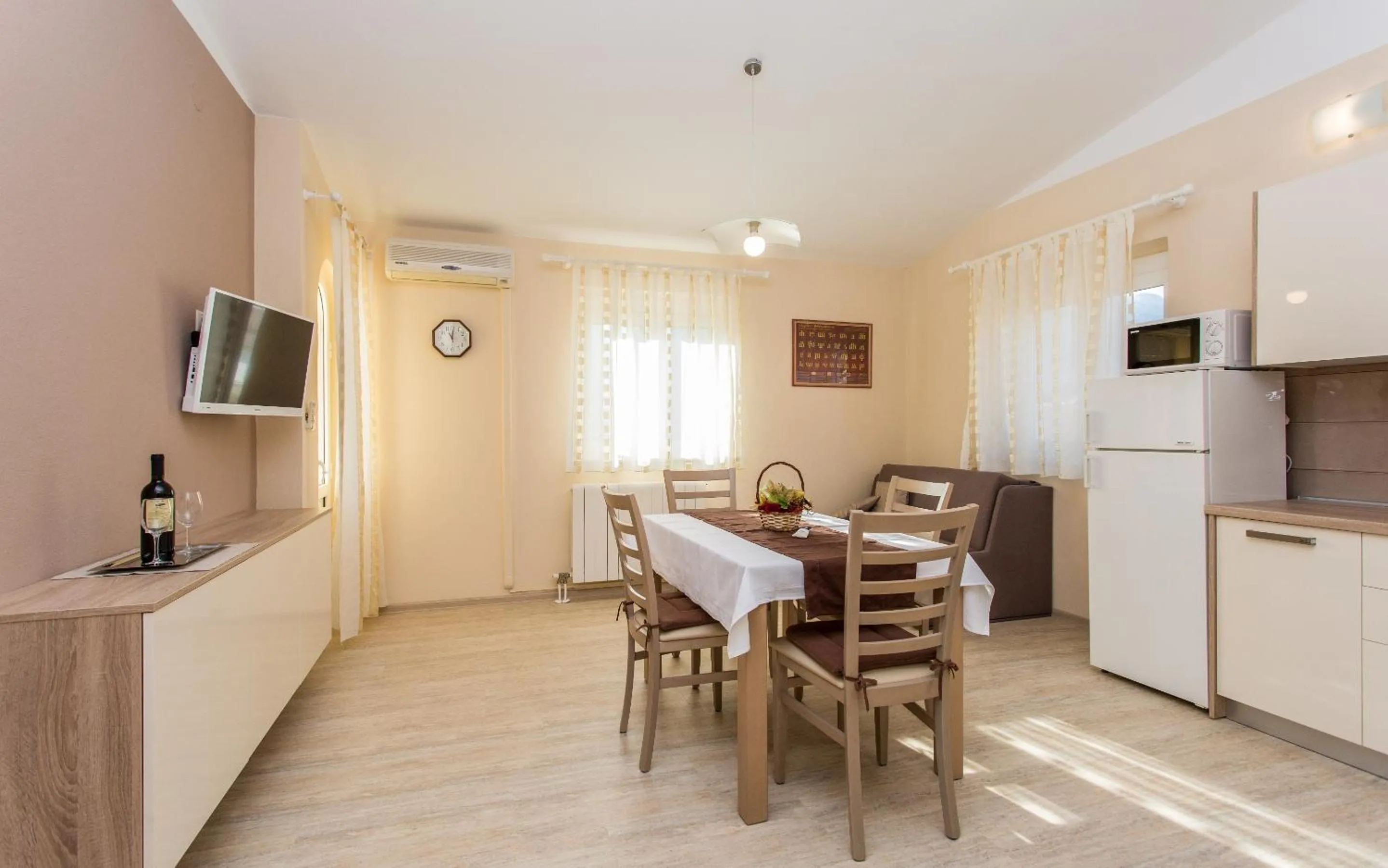 Dining area in Apartments Polonijo