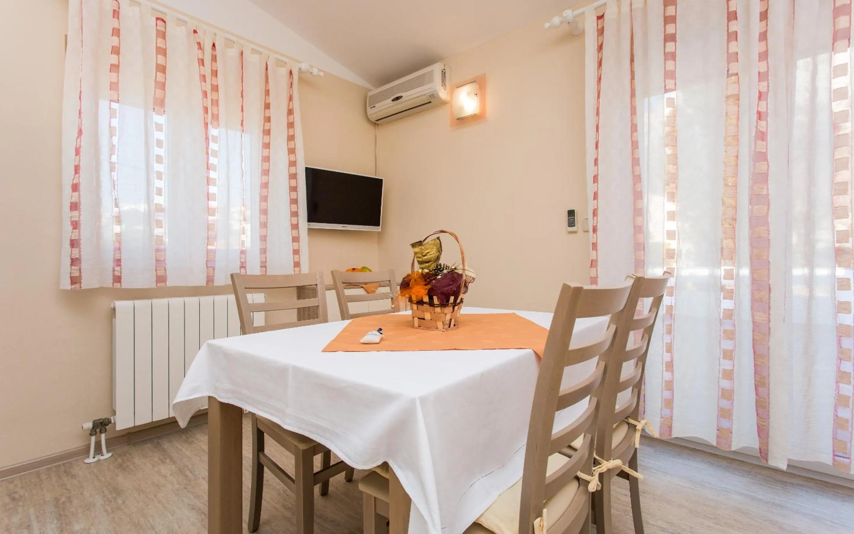 Communal kitchen in Apartments Polonijo