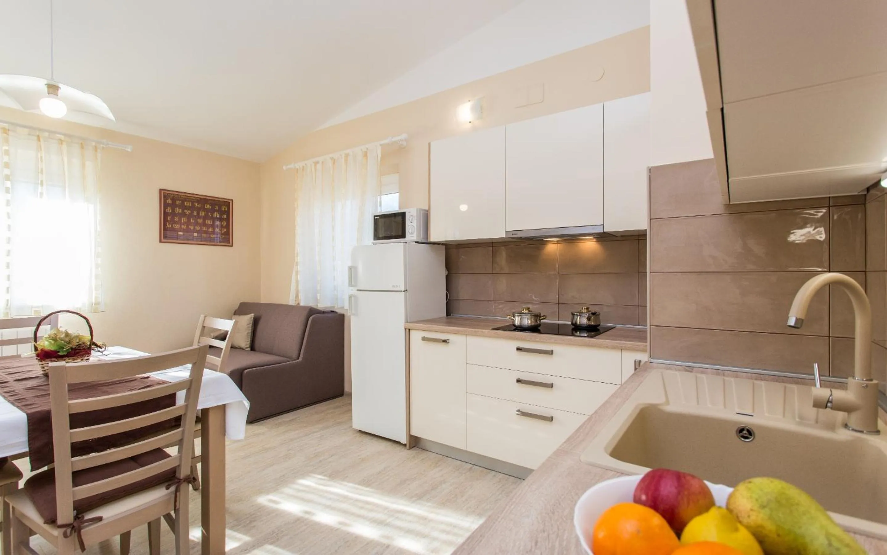 Communal kitchen in Apartments Polonijo