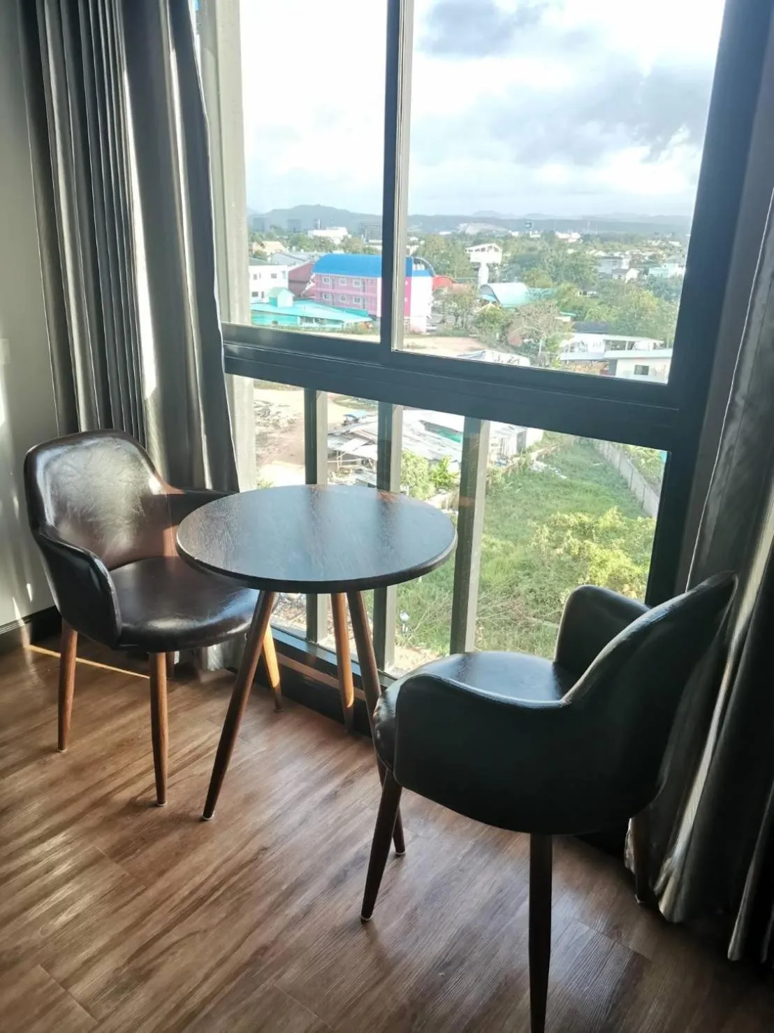 Seating area in PS Thungsao Hotel