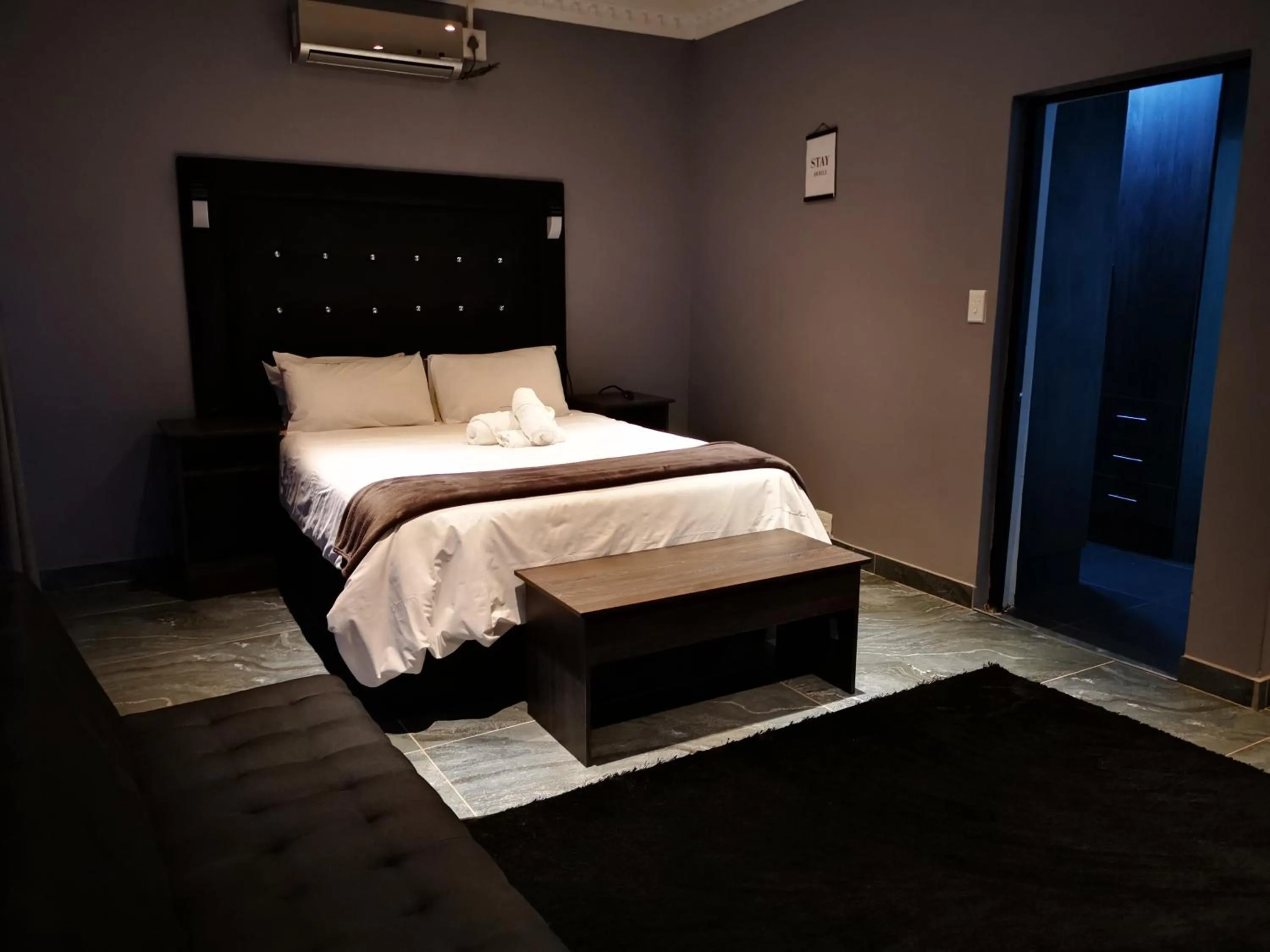 Bed in Green Olive Panorama