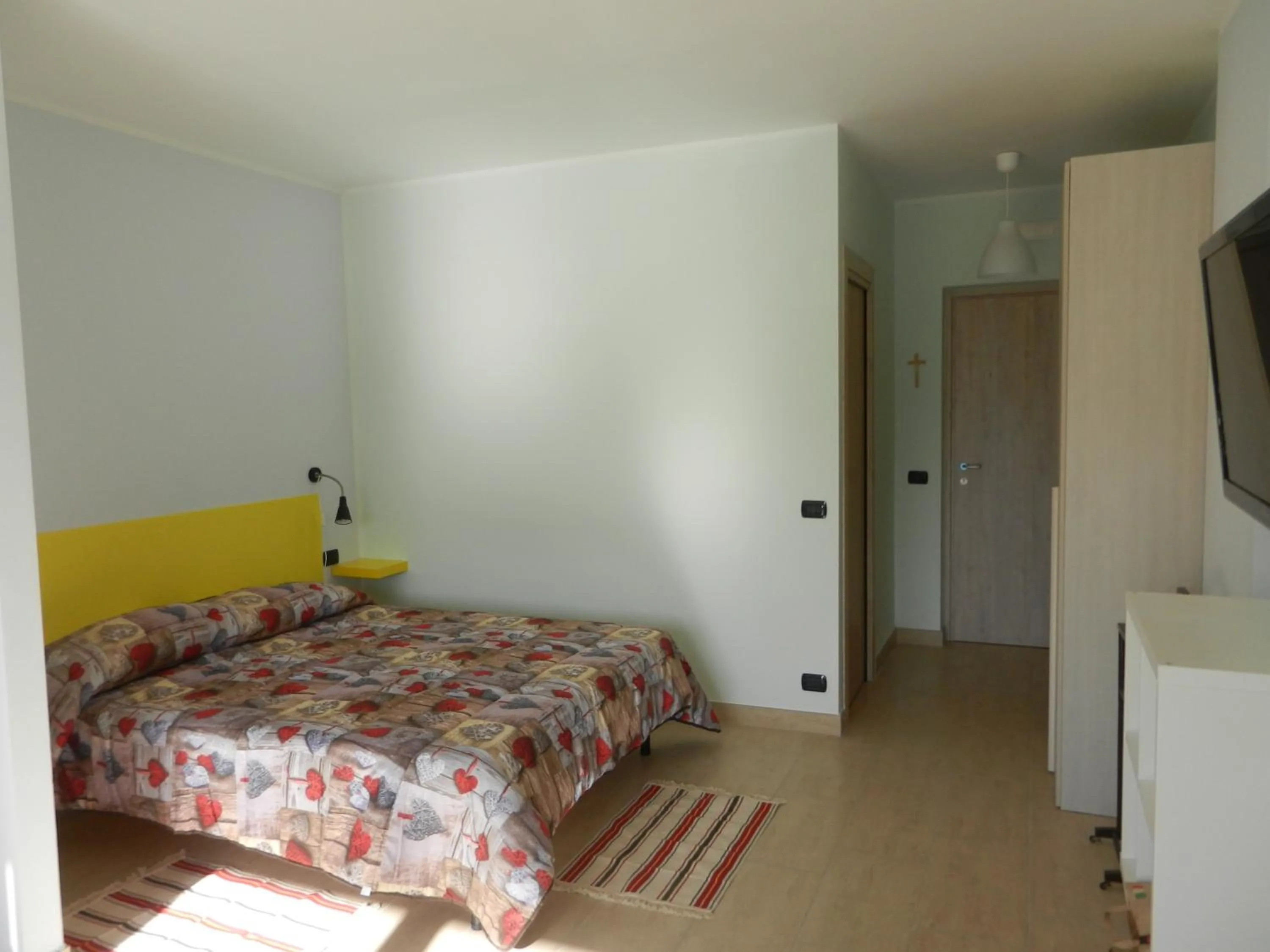 Bed in Pozzilli's Bed&Breakfast