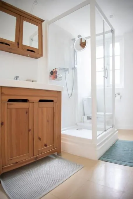 Internal: Not applicable to any particular room in La Mélanotte