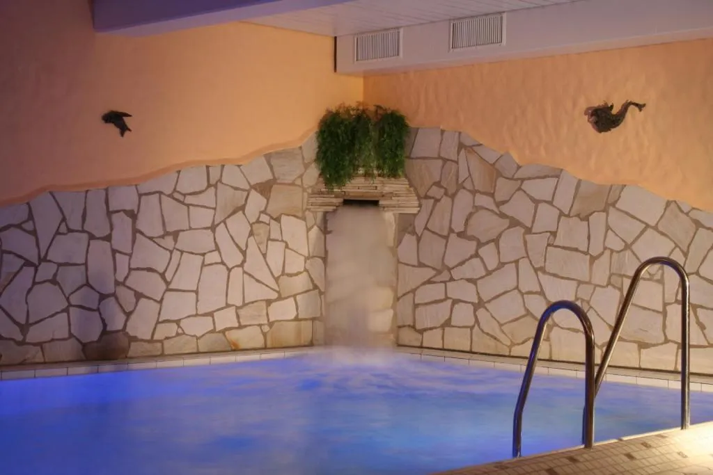 Swimming pool in Hotel Historischer Krug