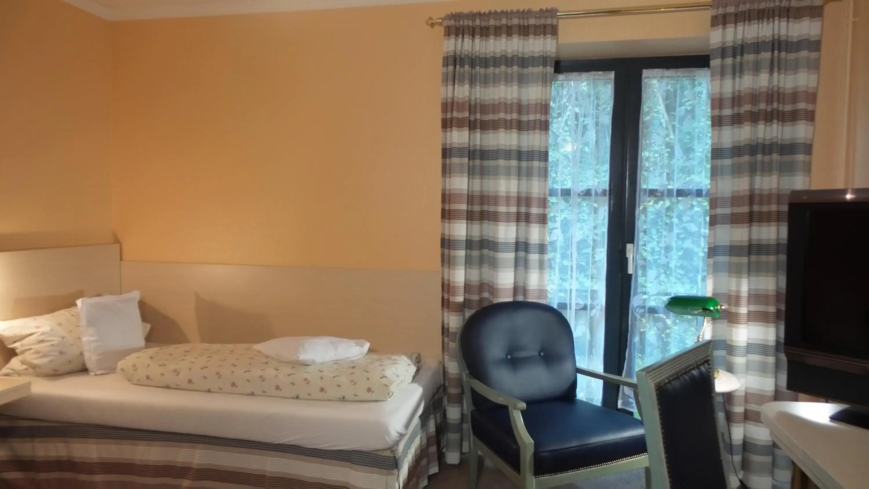 Photo of the whole room, Bed in Hotel Historischer Krug