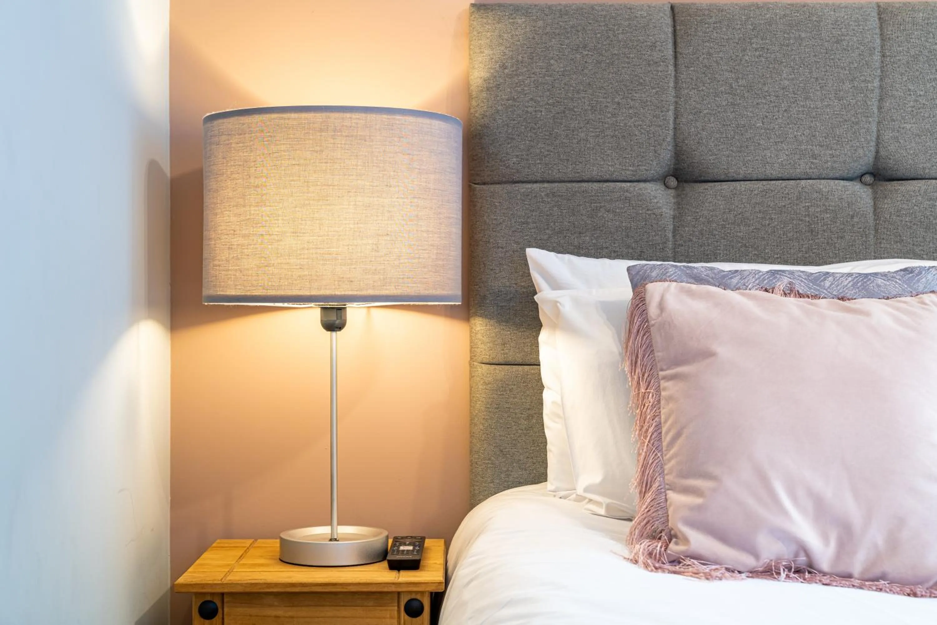 Bed in Central Apartment With 55” Smart TV+Netflix