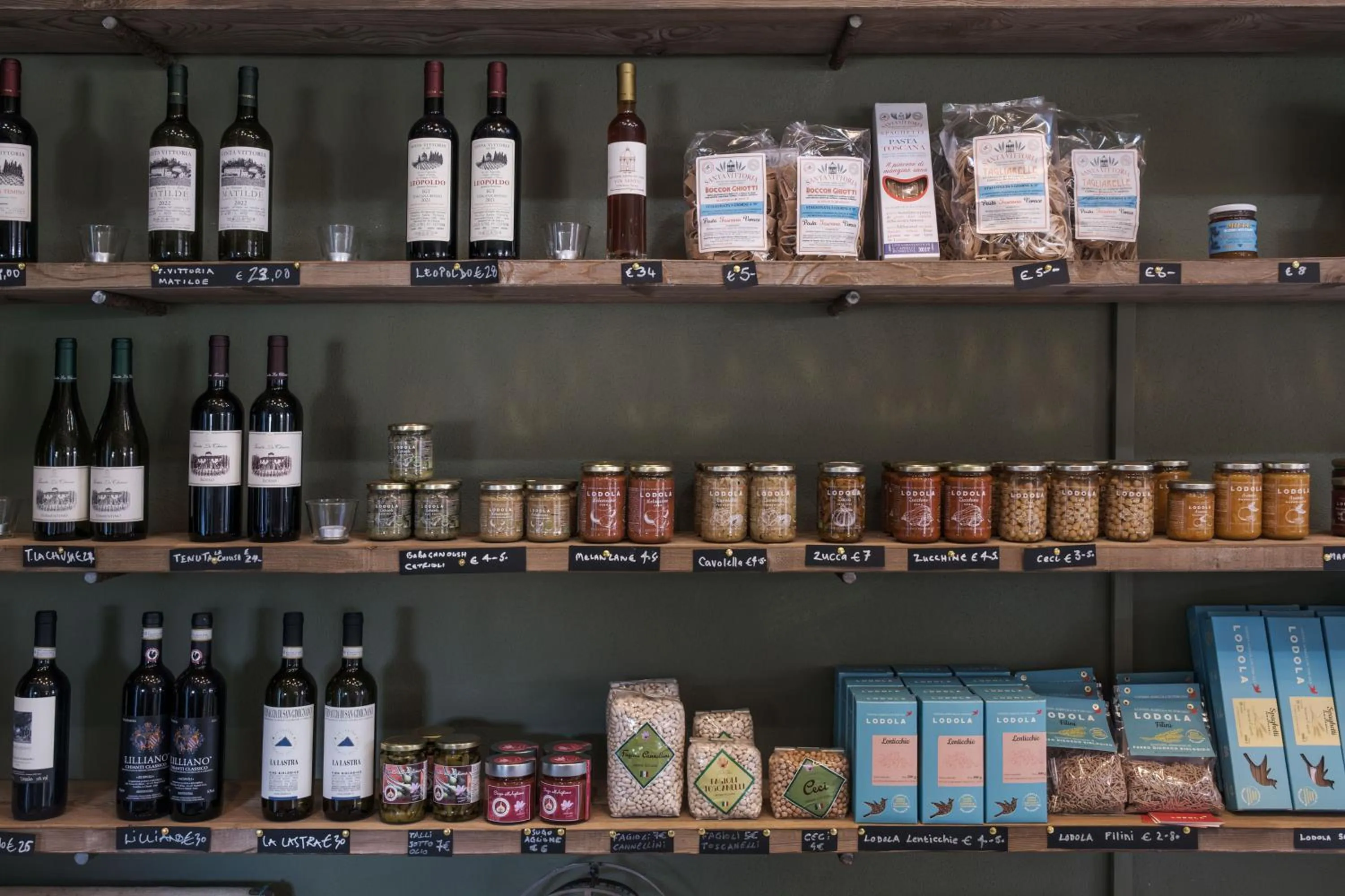 On-site shops in Borgo 69 Villas & Suites