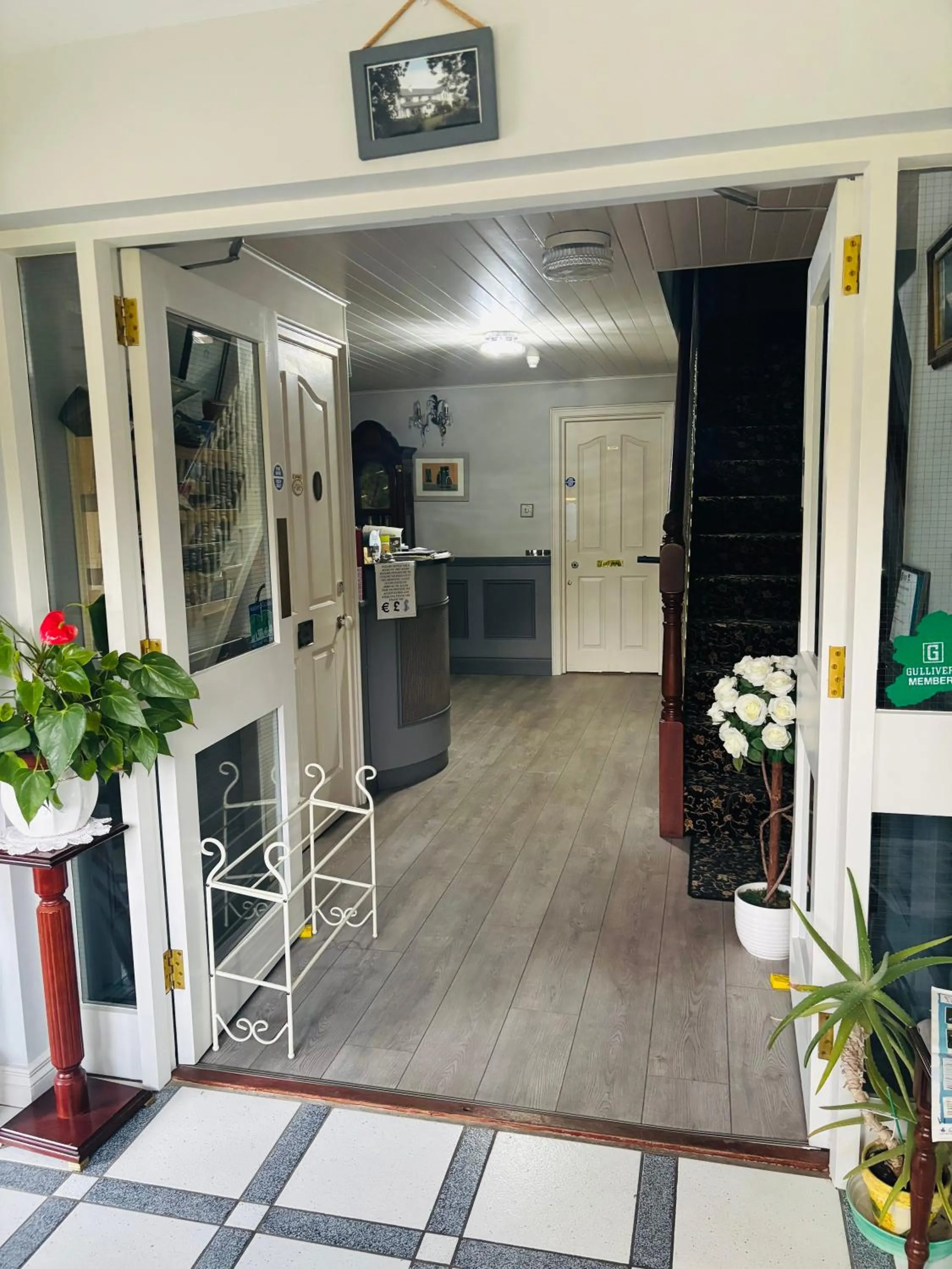 Facade/entrance in Arch House