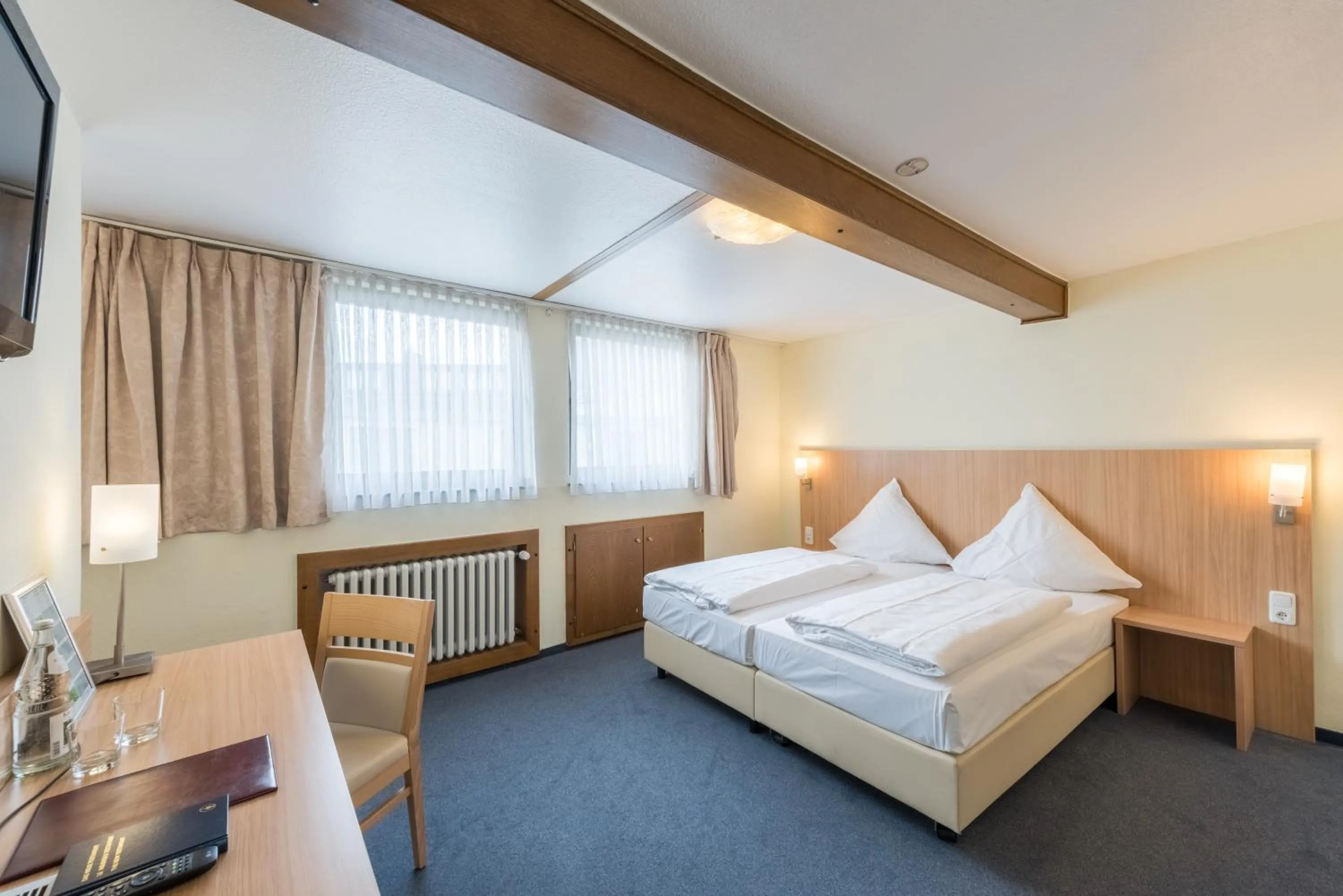 Photo of the whole room, Bed in Hotel Windsor