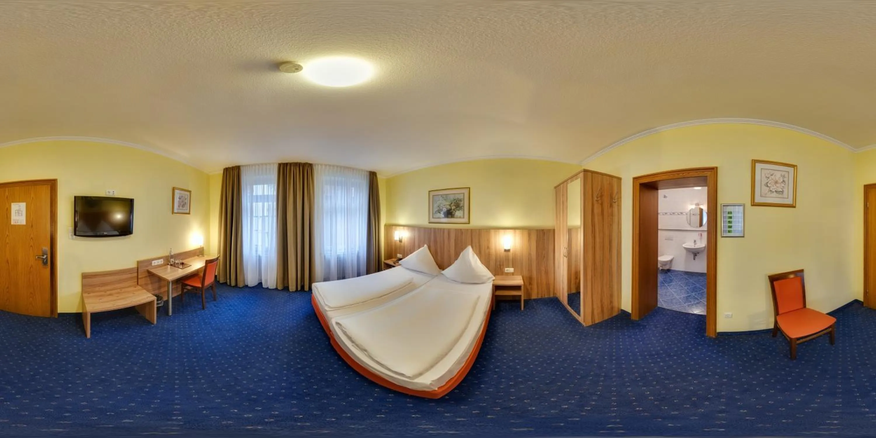 Photo of the whole room, Bed in Hotel Windsor