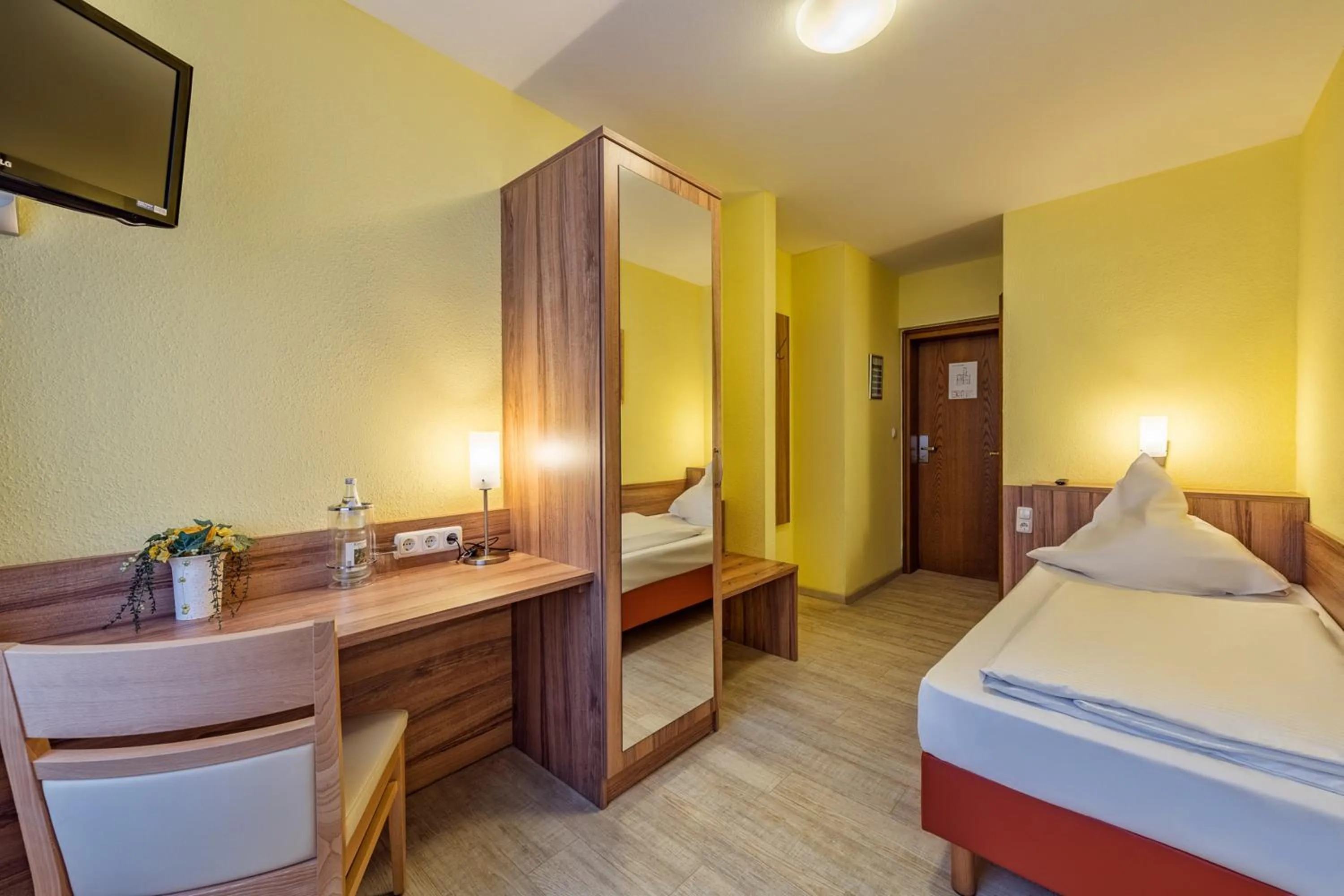 Photo of the whole room, Bed in Hotel Windsor