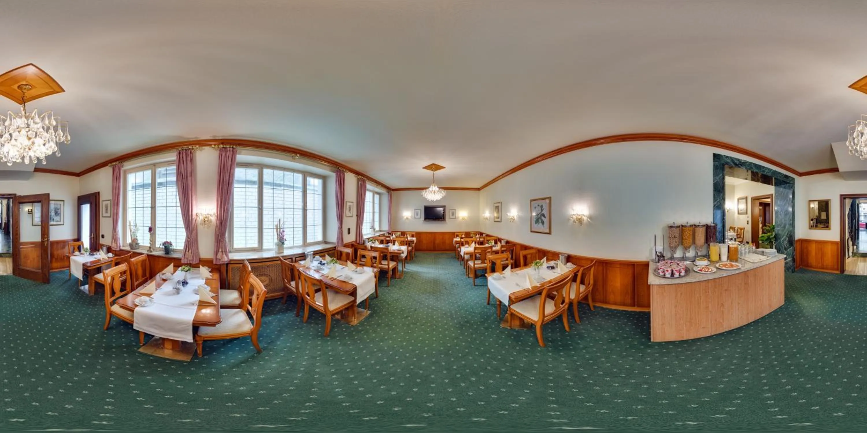 Buffet breakfast in Hotel Windsor