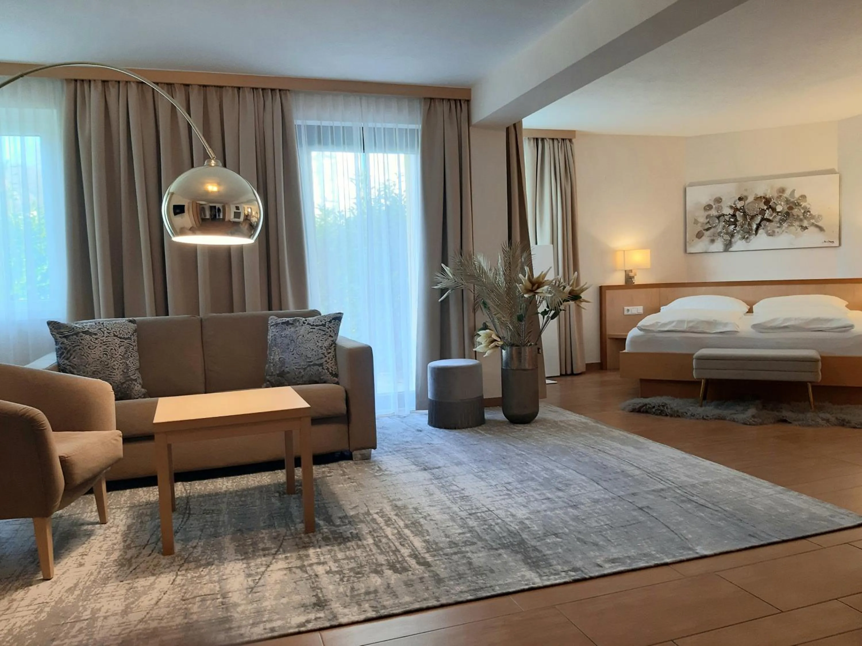 Living room, Bed in Hotel-Restaurant Gollner