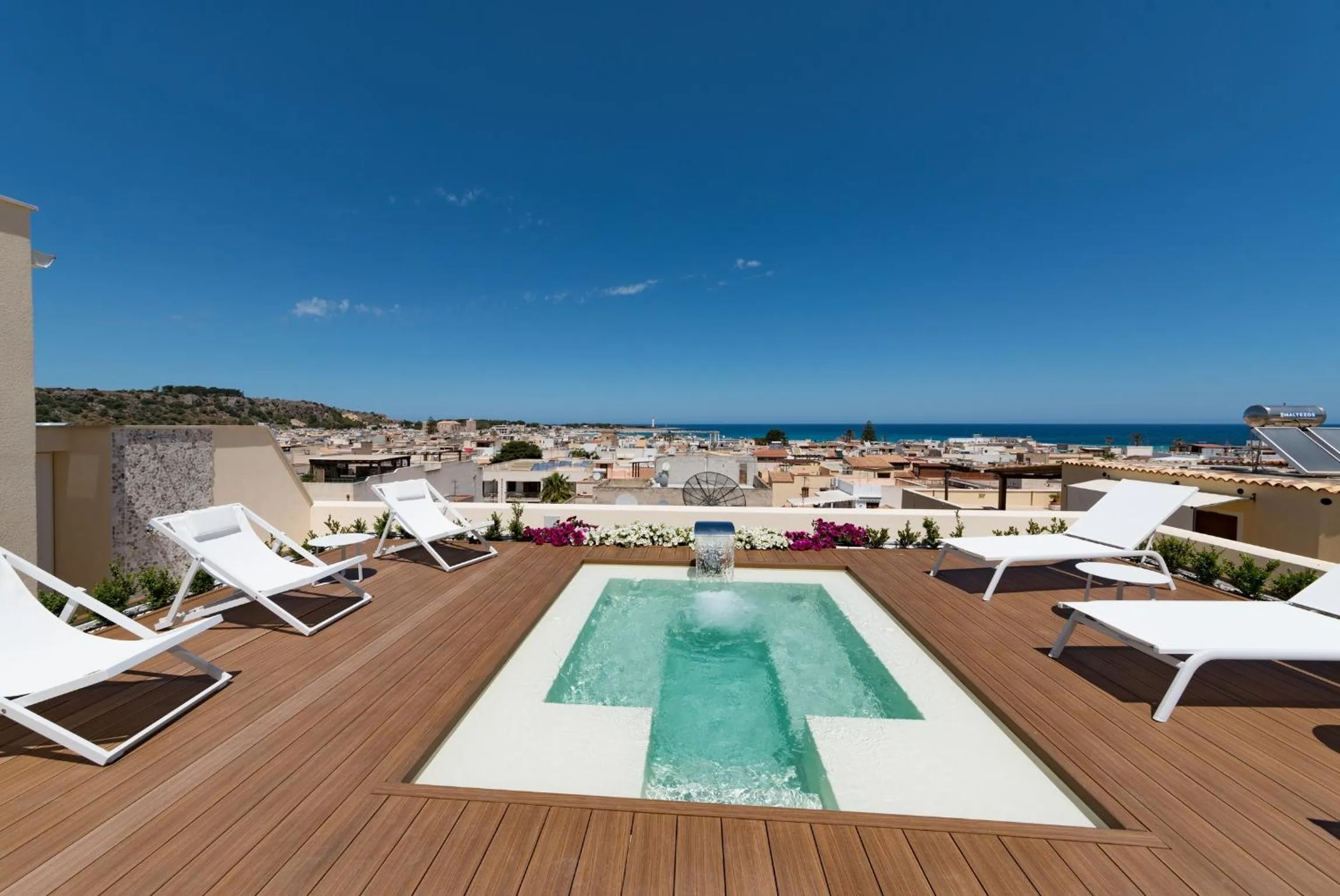 Pool view in Artemide Hotel