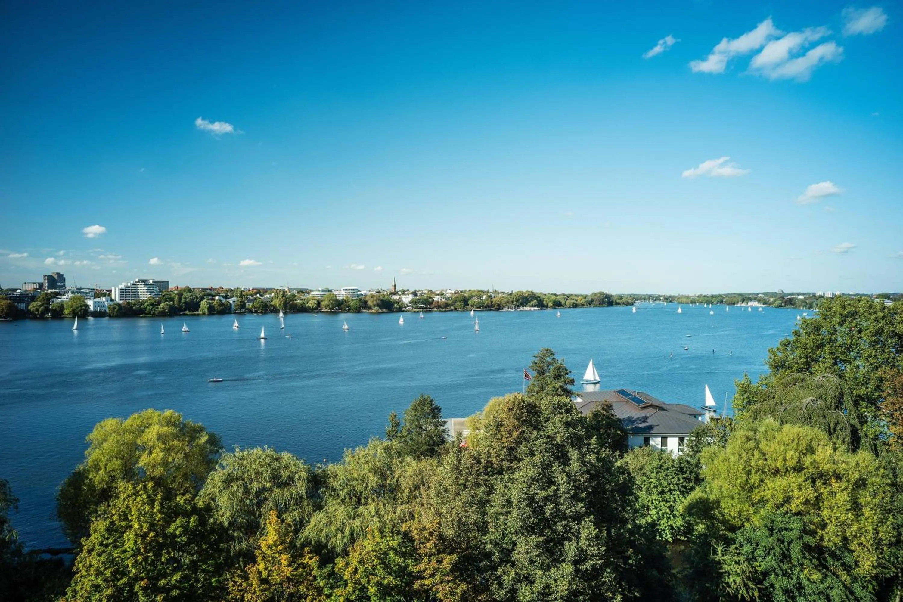 Photo of the whole room in Le Méridien Hamburg