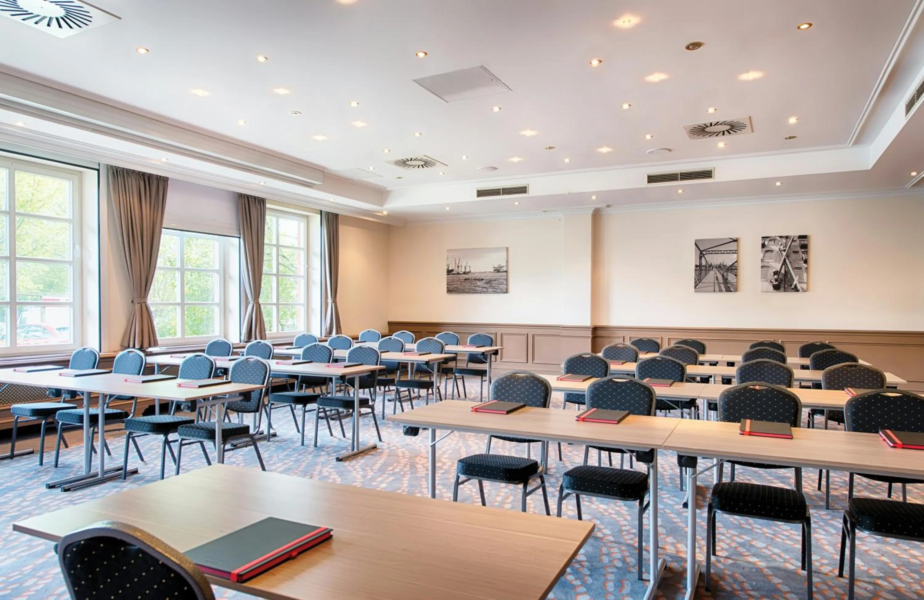 Meeting/conference room in Leonardo Hotel Hamburg Stillhorn