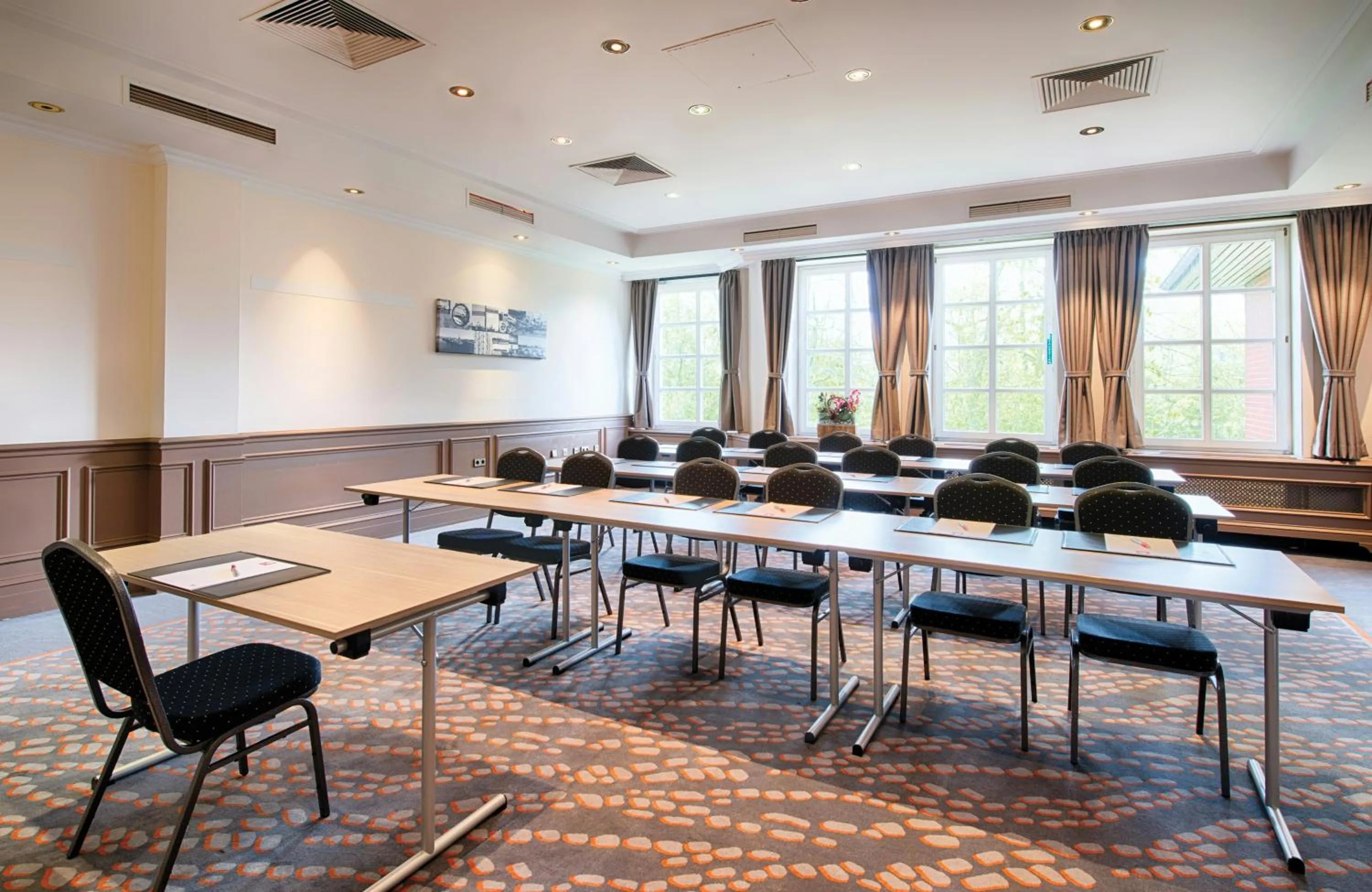 Meeting/conference room in Leonardo Hotel Hamburg Stillhorn